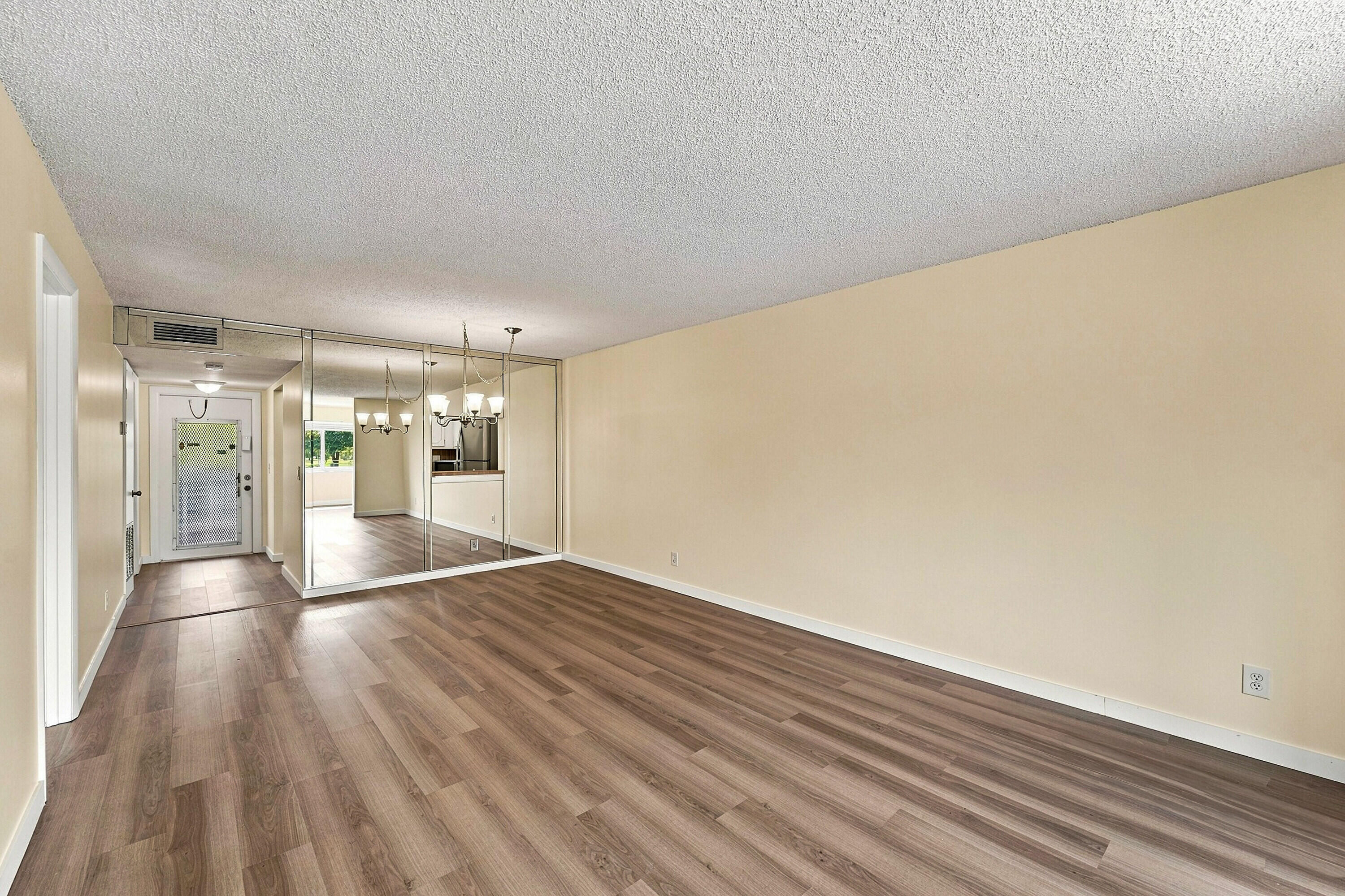 9801 Sunrise Lakes Boulevard 208 Property Photo 25