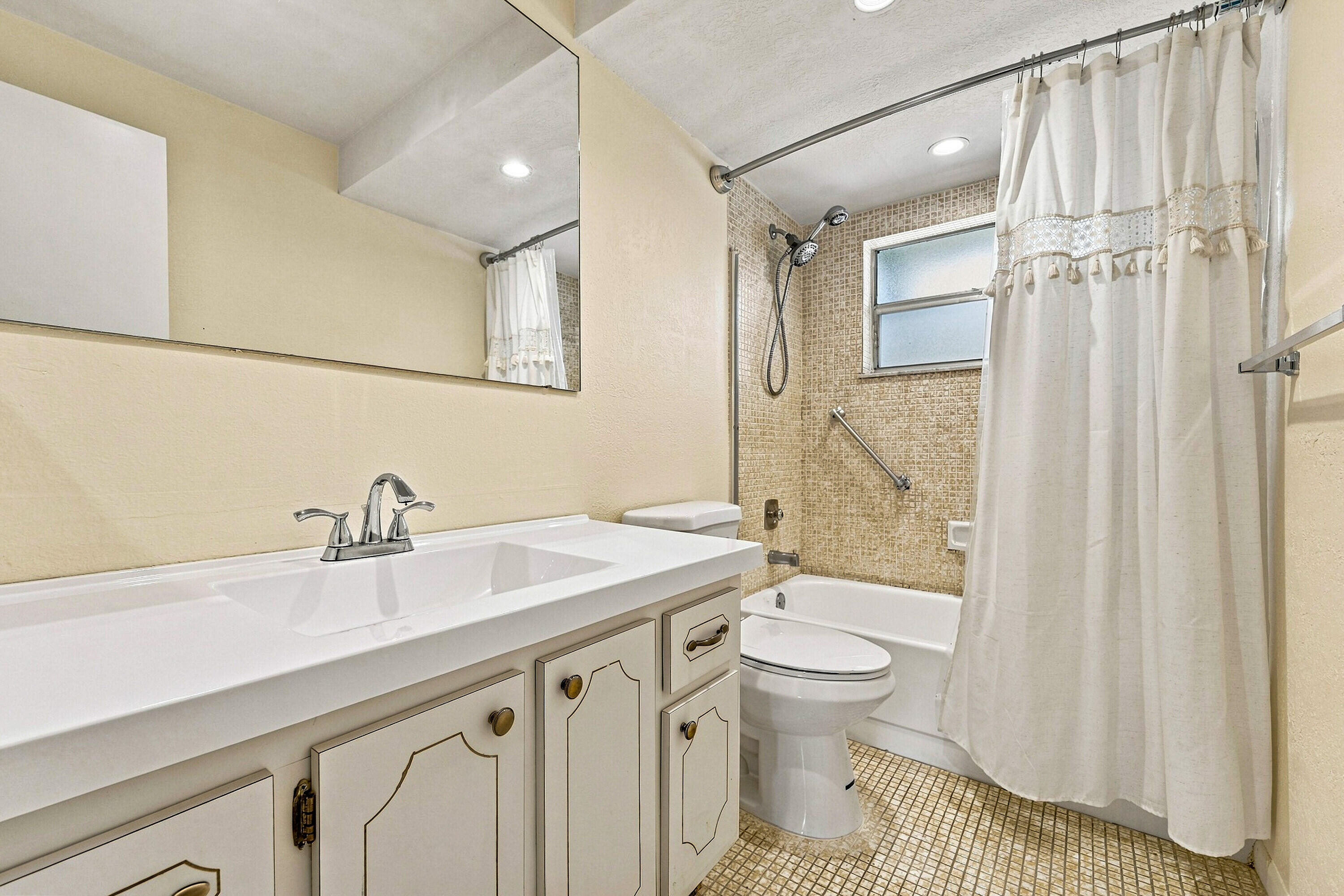9801 Sunrise Lakes Boulevard 208 Property Photo 31