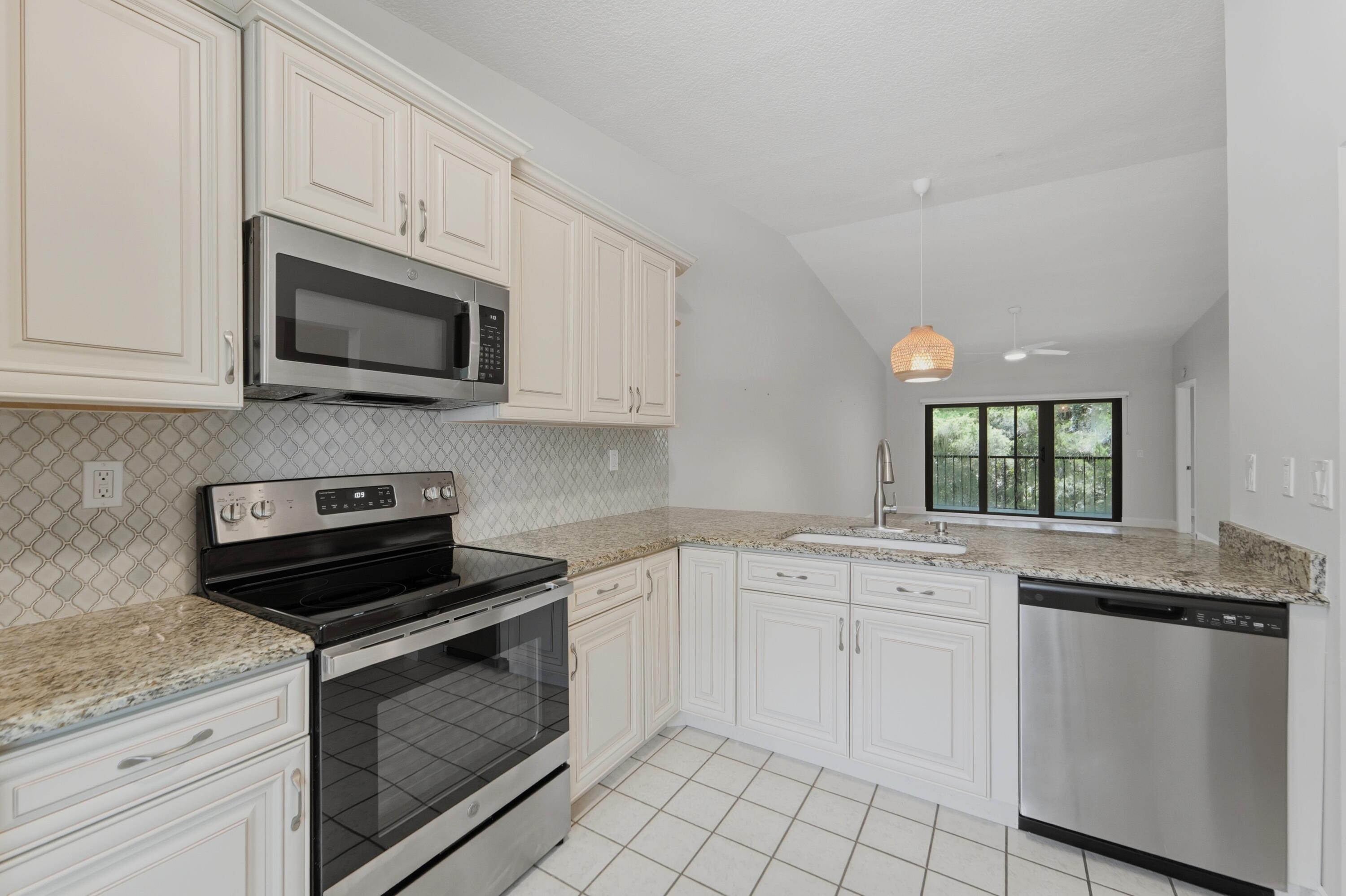 2101 Sabal Ridge Court F Property Photo 9