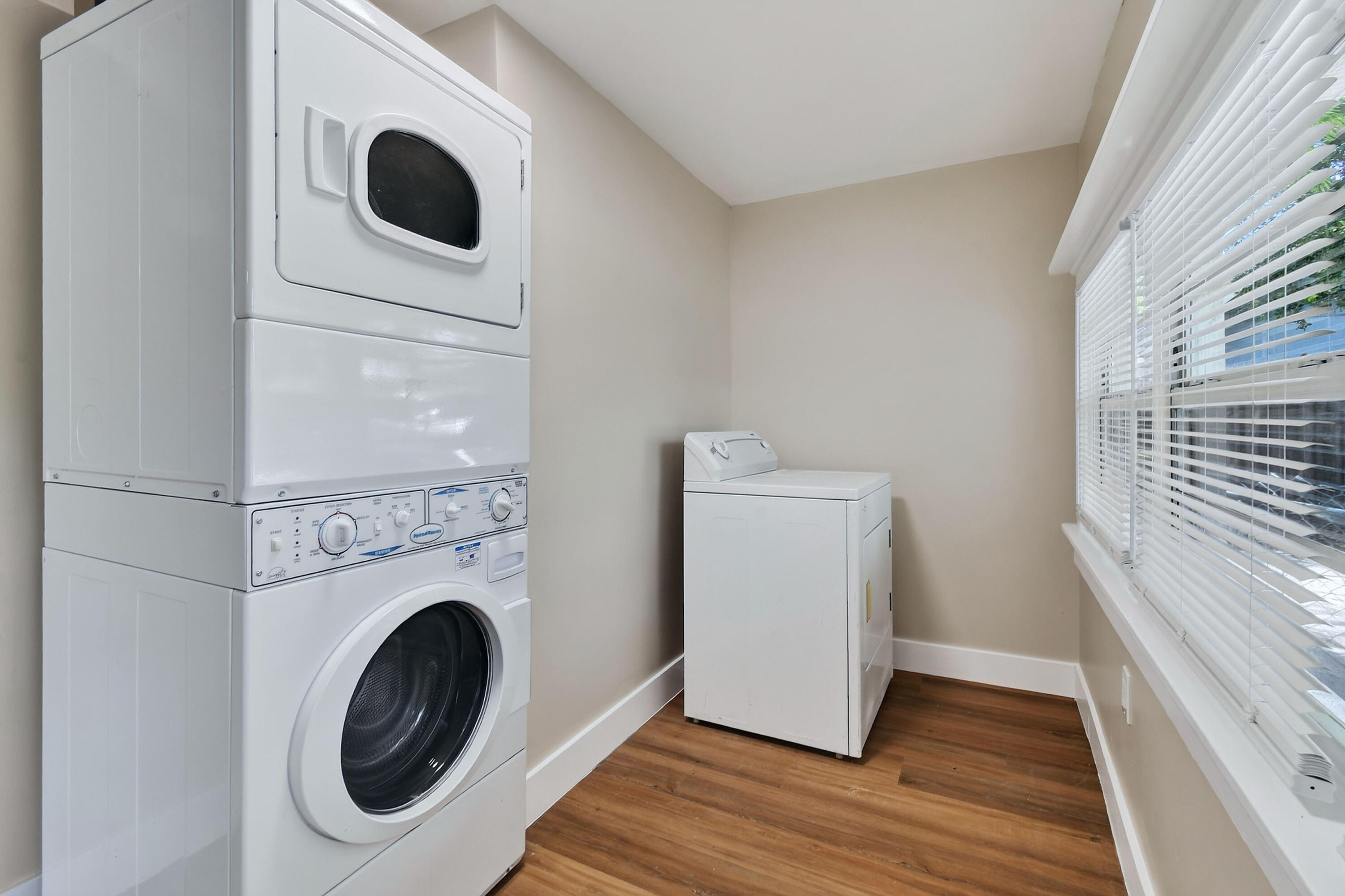 3714 Morton Avenue Property Photo 8