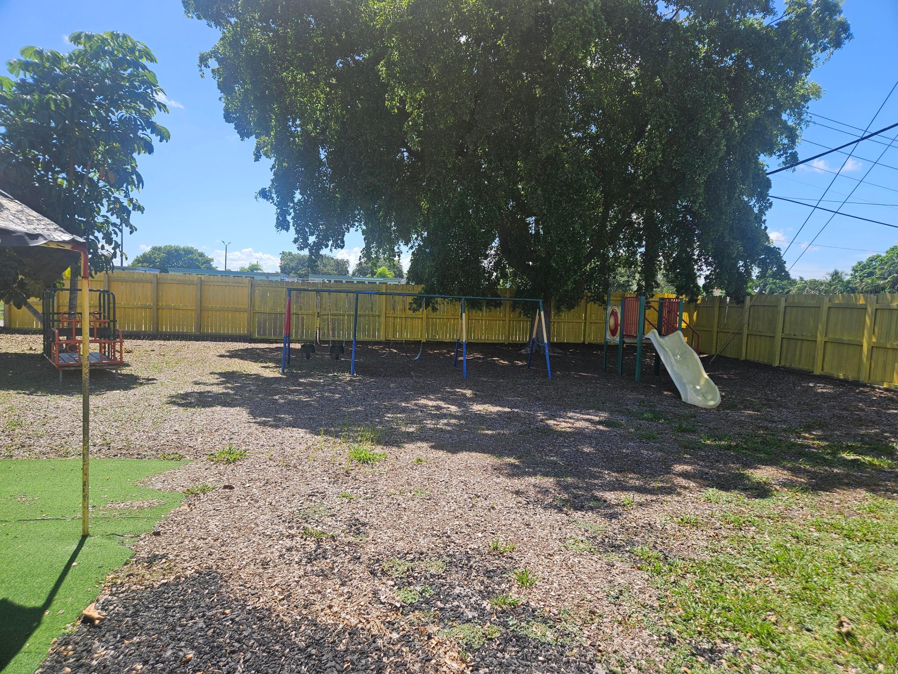 1081 Nw 24th Avenue Property Photo 2