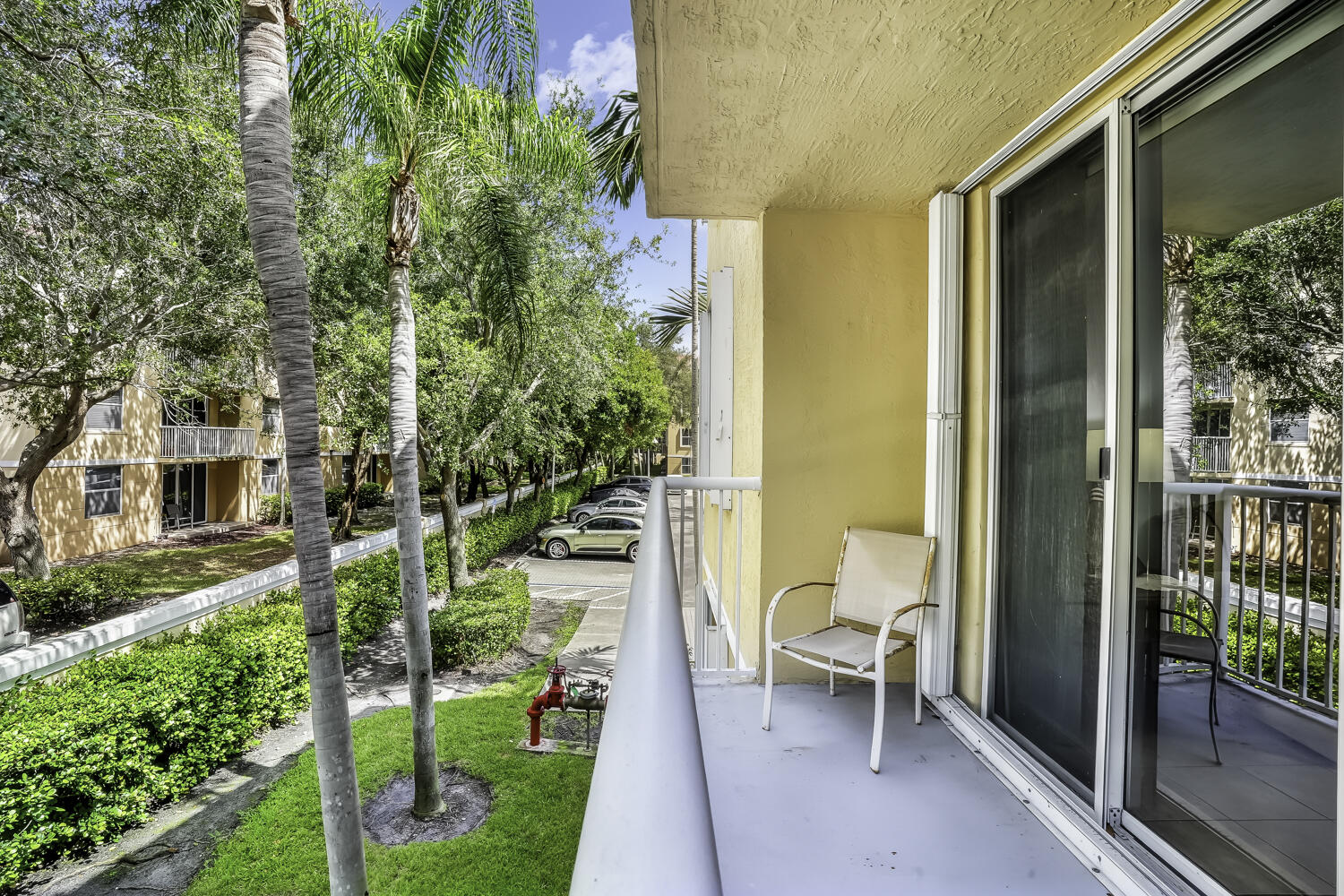 609 E Sheridan Street 208 Property Photo 1