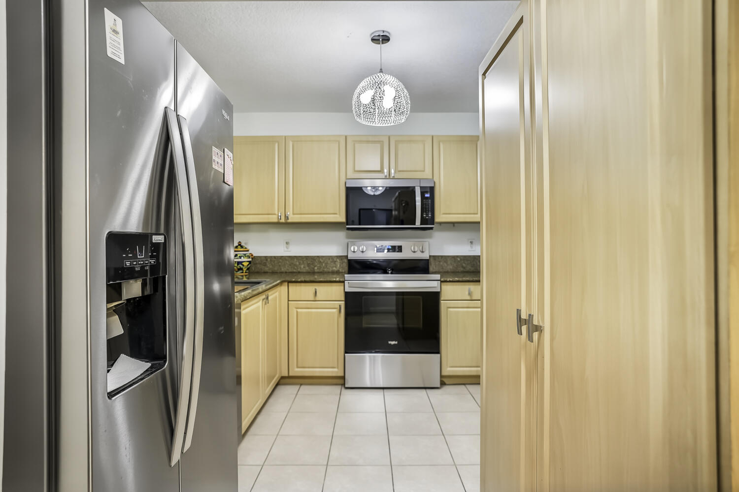609 E Sheridan Street 208 Property Photo 2