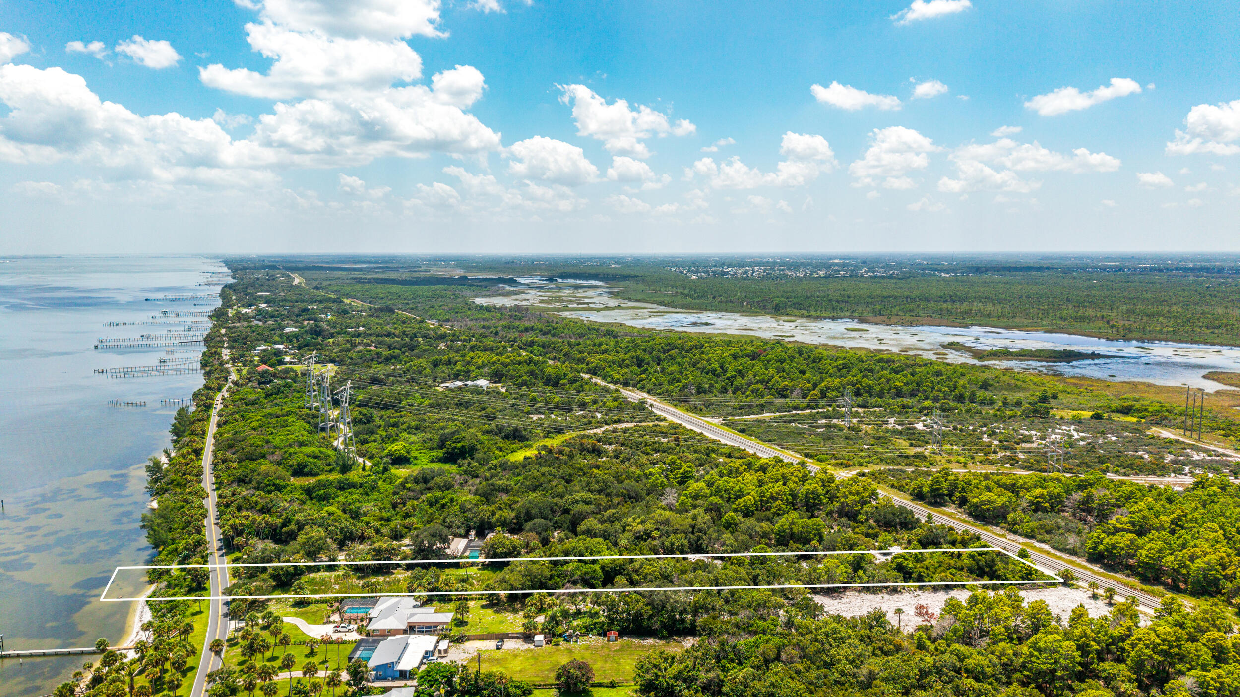 7507 S Indian River Drive Property Photo 5