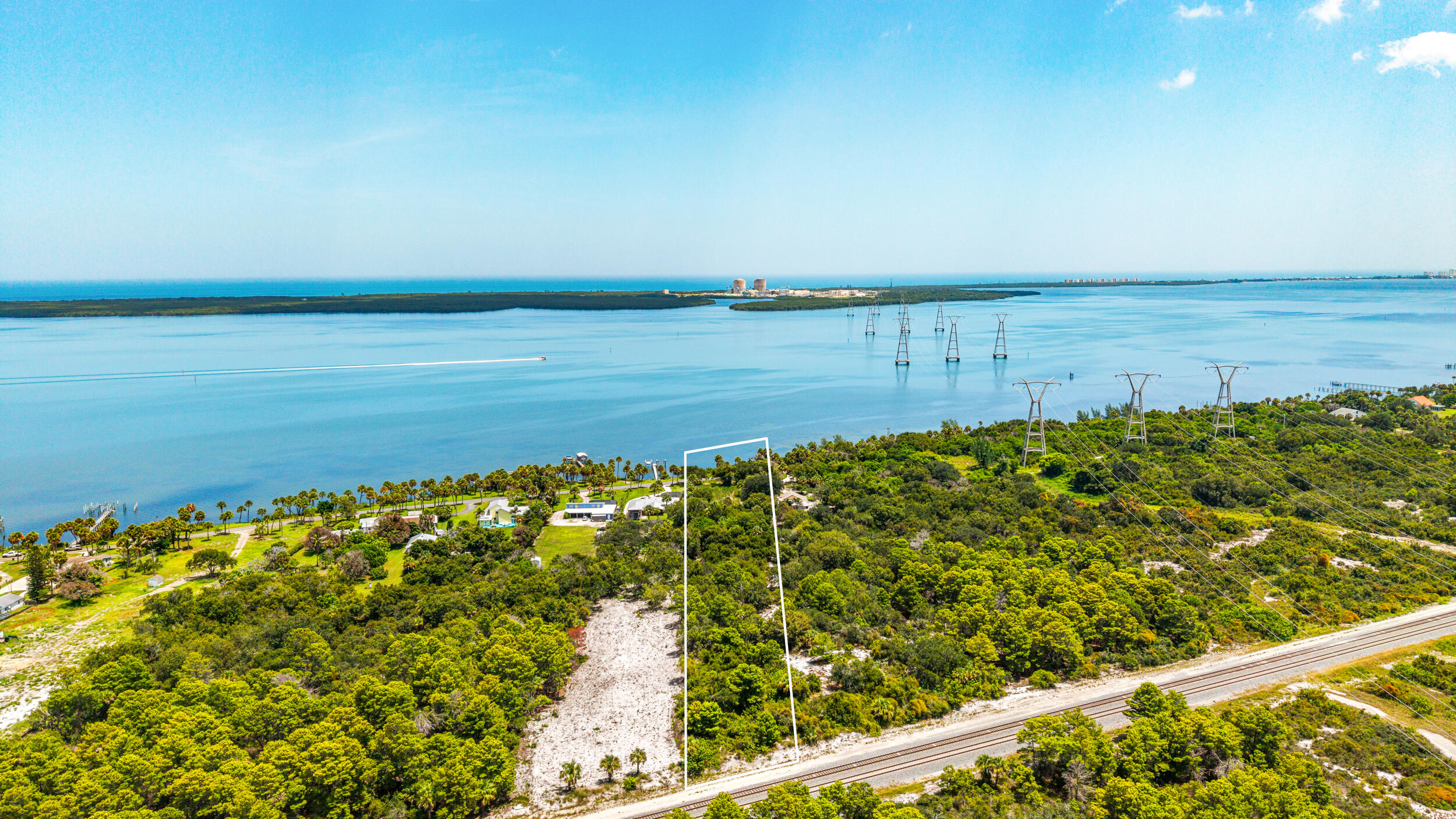 7507 S Indian River Drive Property Photo 6