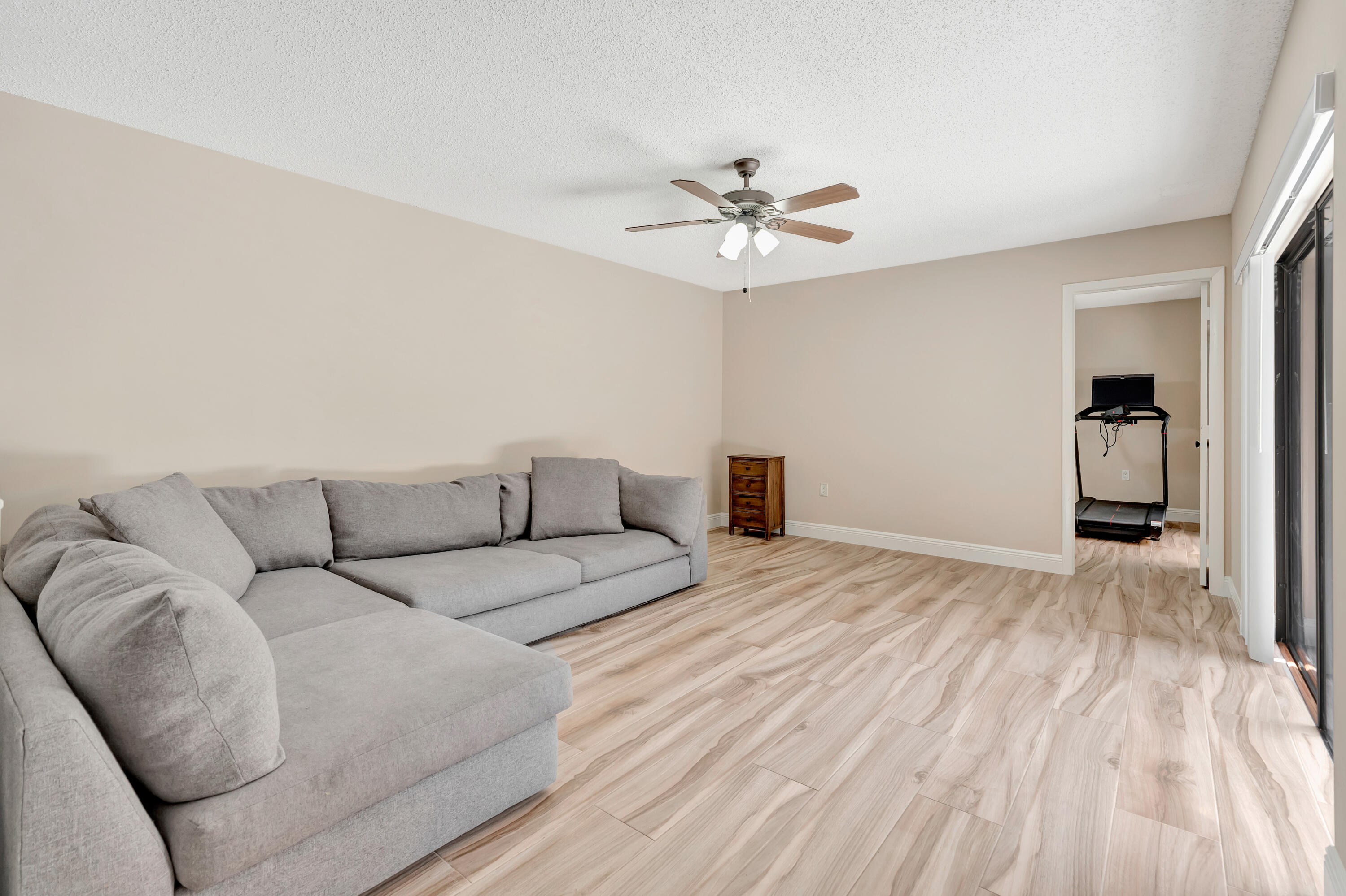 207 2nd Terrace Property Photo 4