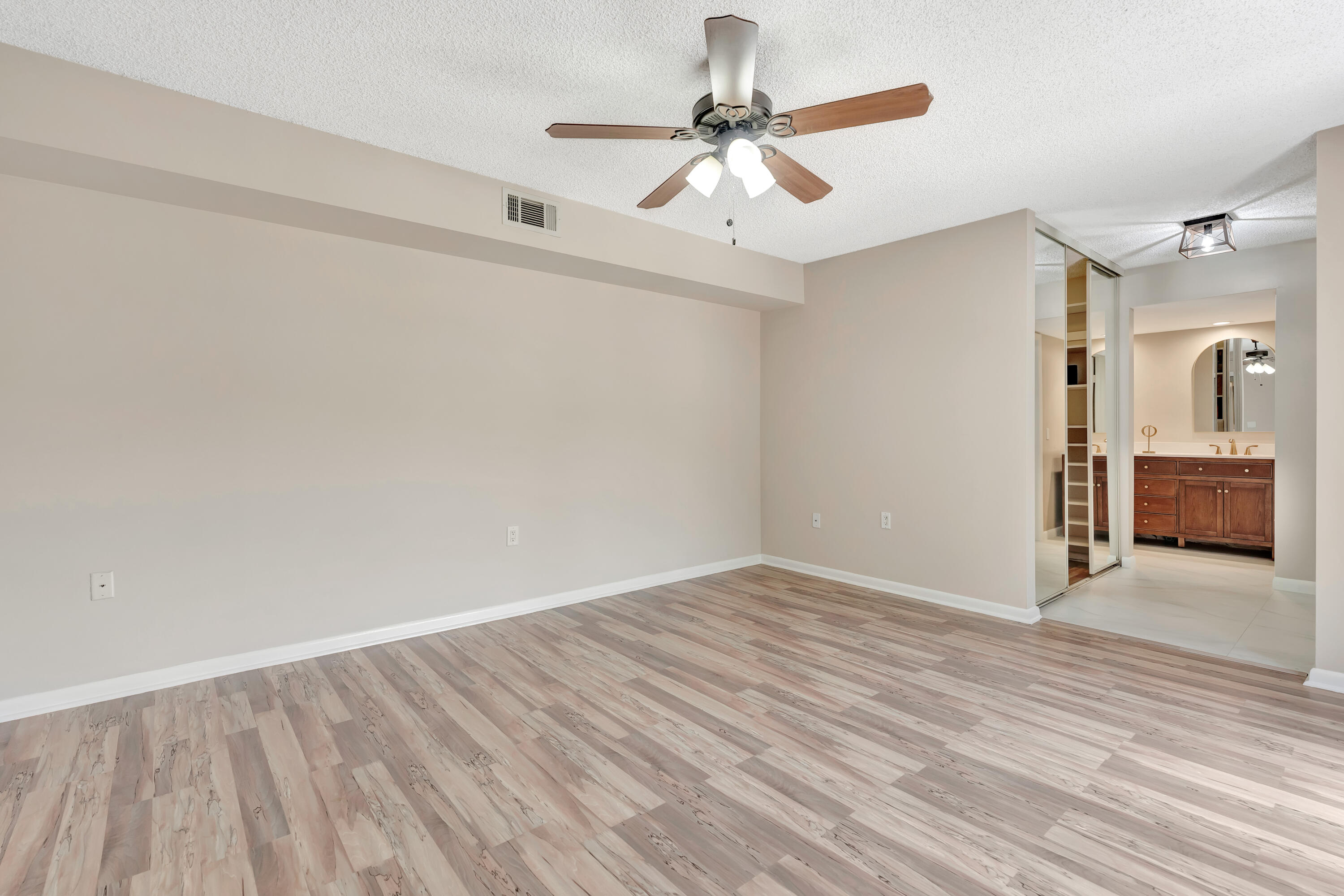 207 2nd Terrace Property Photo 21