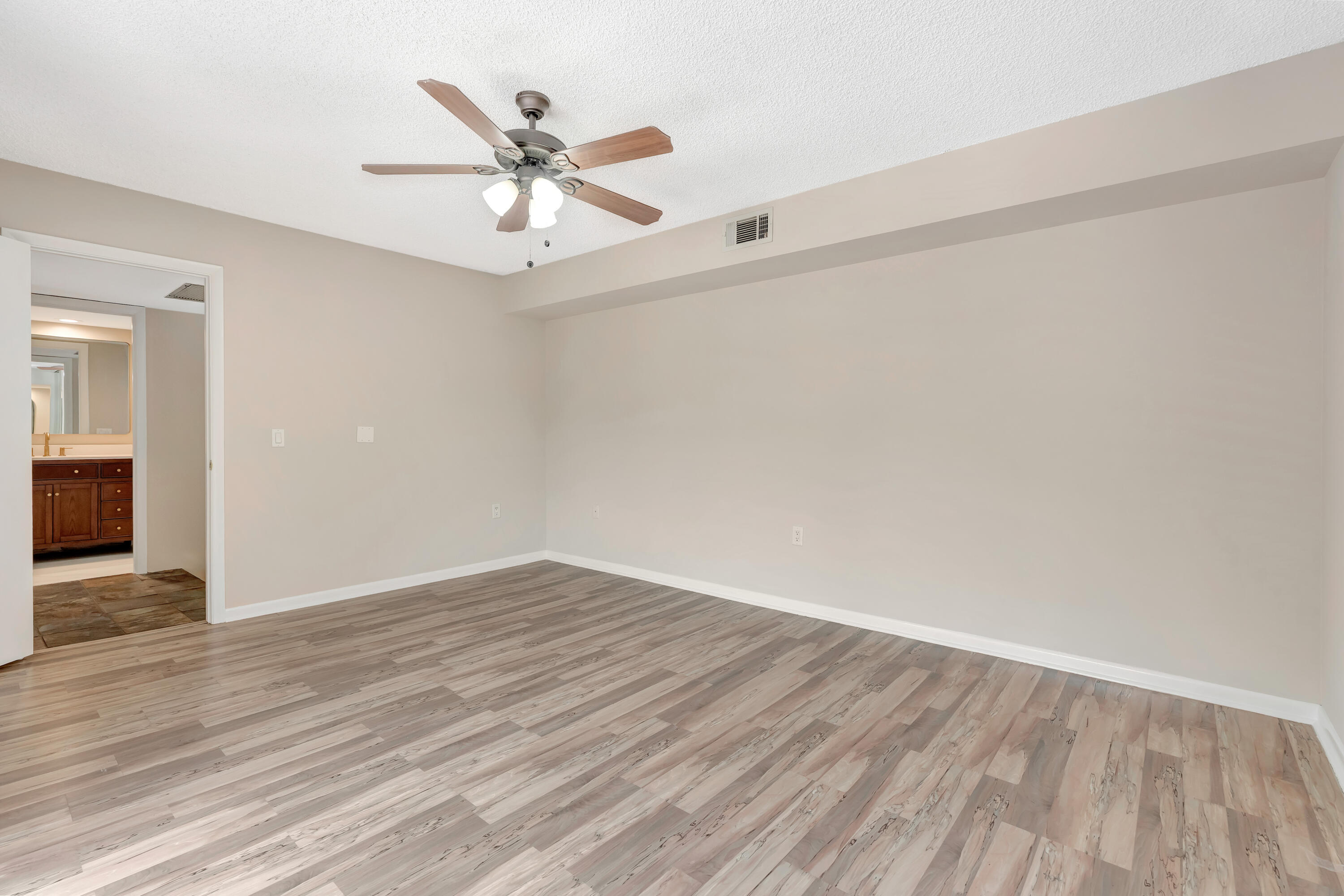 207 2nd Terrace Property Photo 23