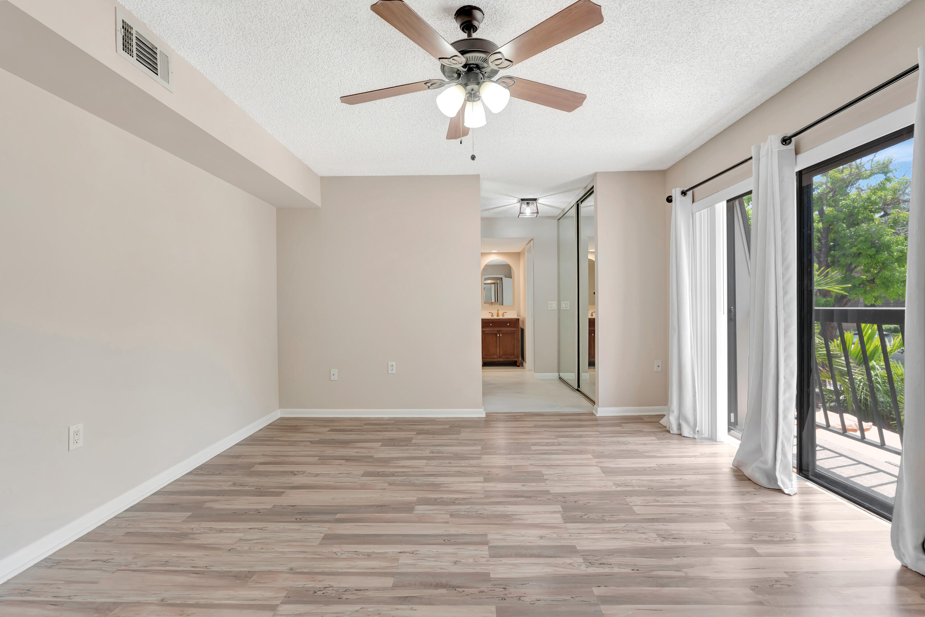 207 2nd Terrace Property Photo 25