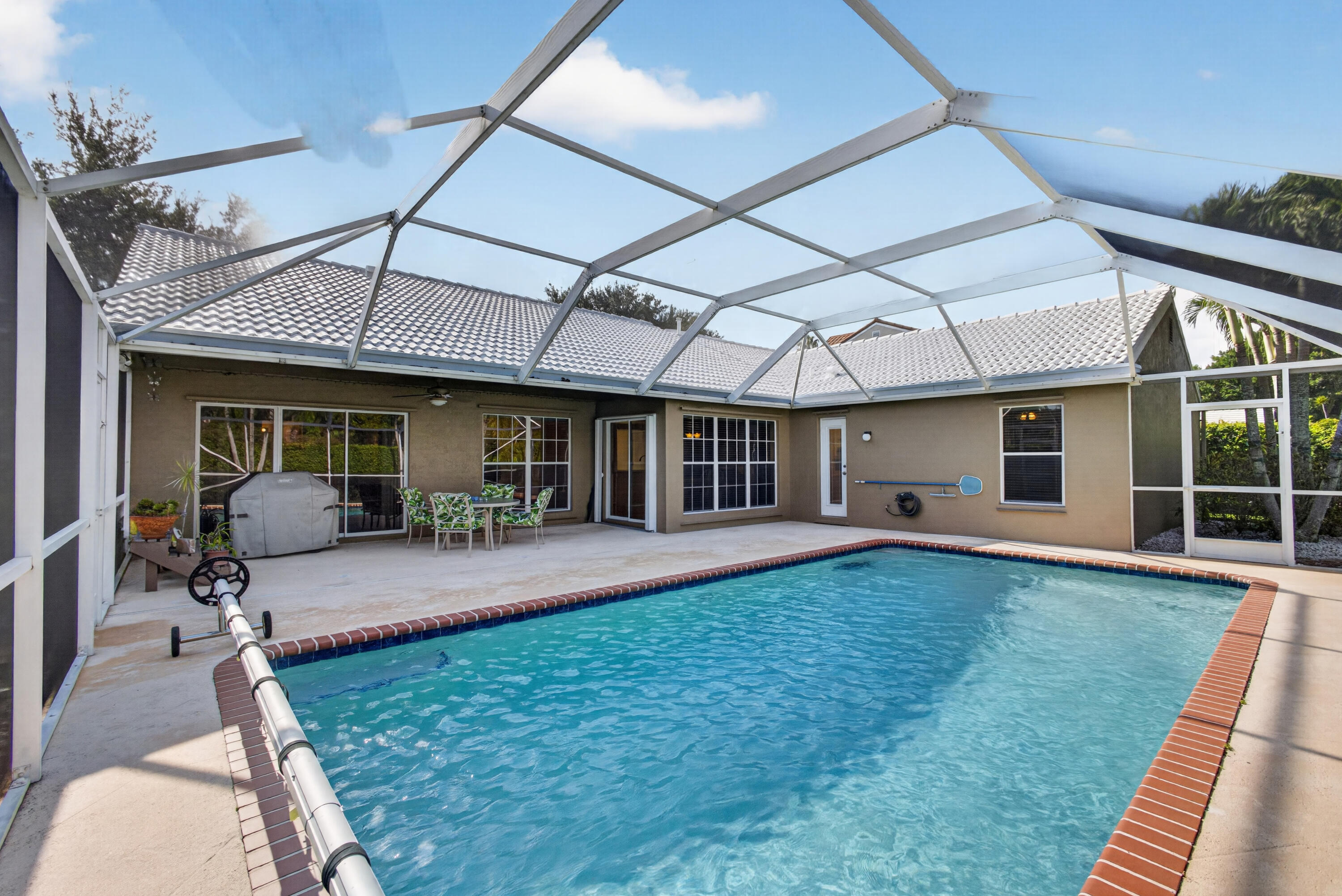 1011 Woodfield Circle Property Photo 6