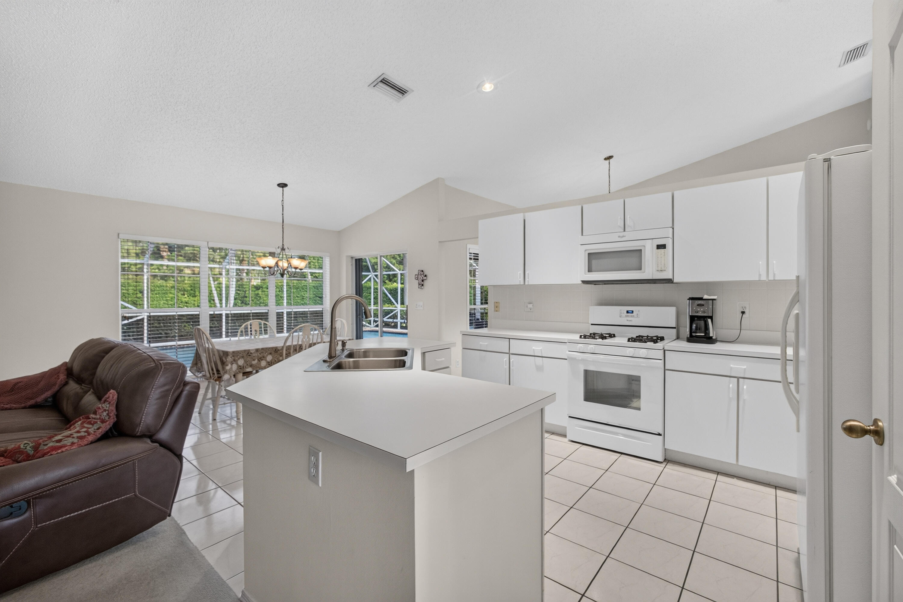 1011 Woodfield Circle Property Photo 18