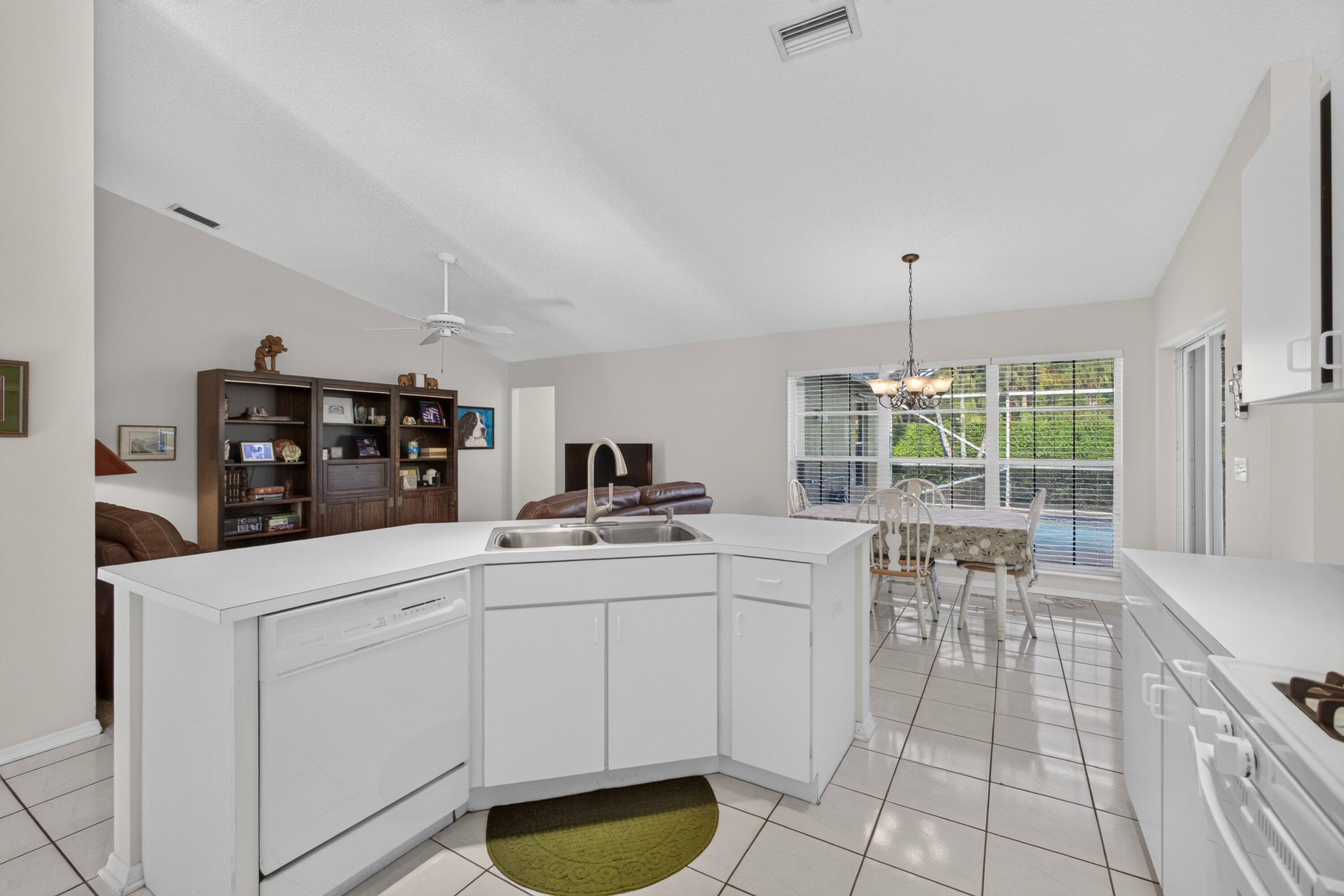 1011 Woodfield Circle Property Photo 19