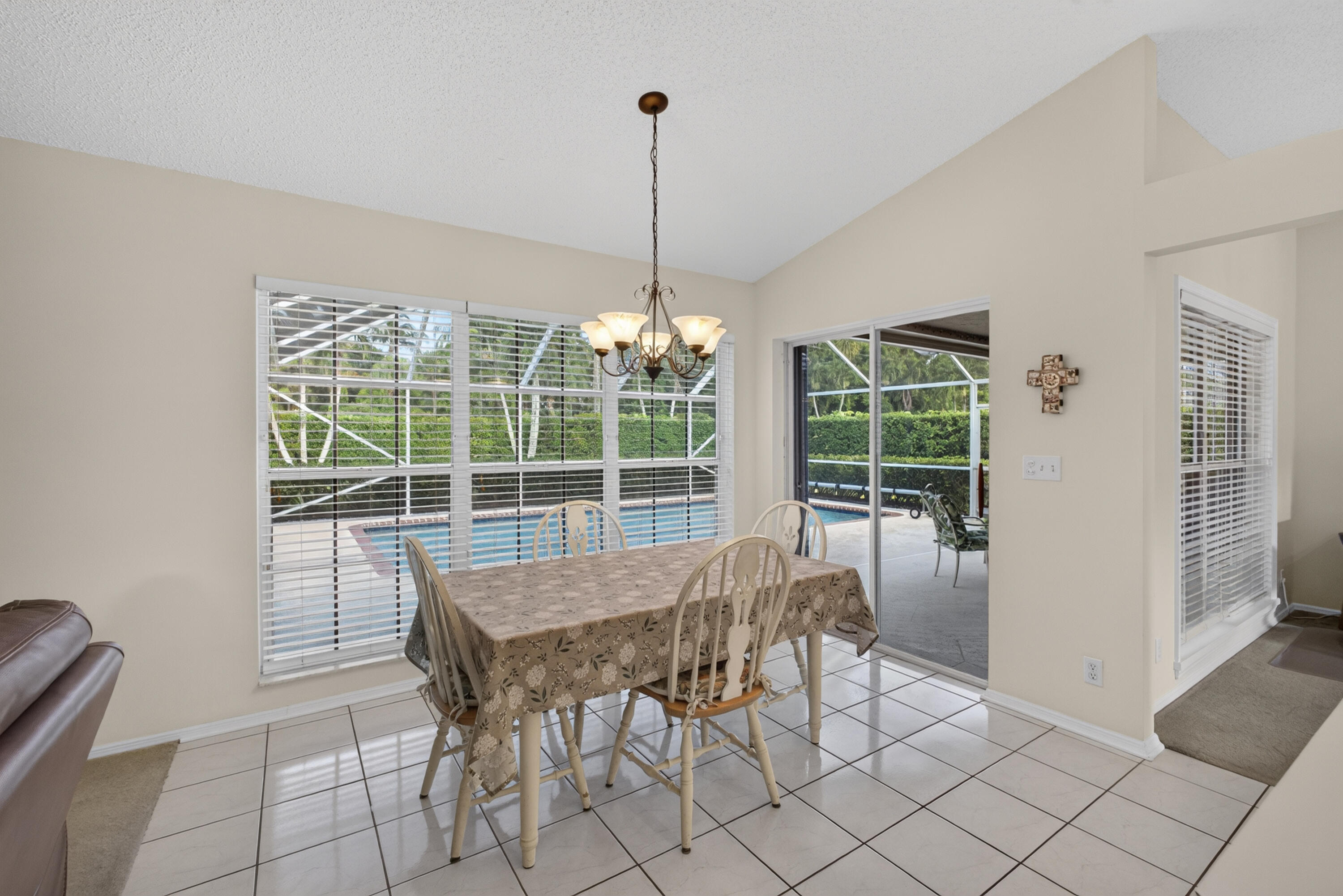 1011 Woodfield Circle Property Photo 23
