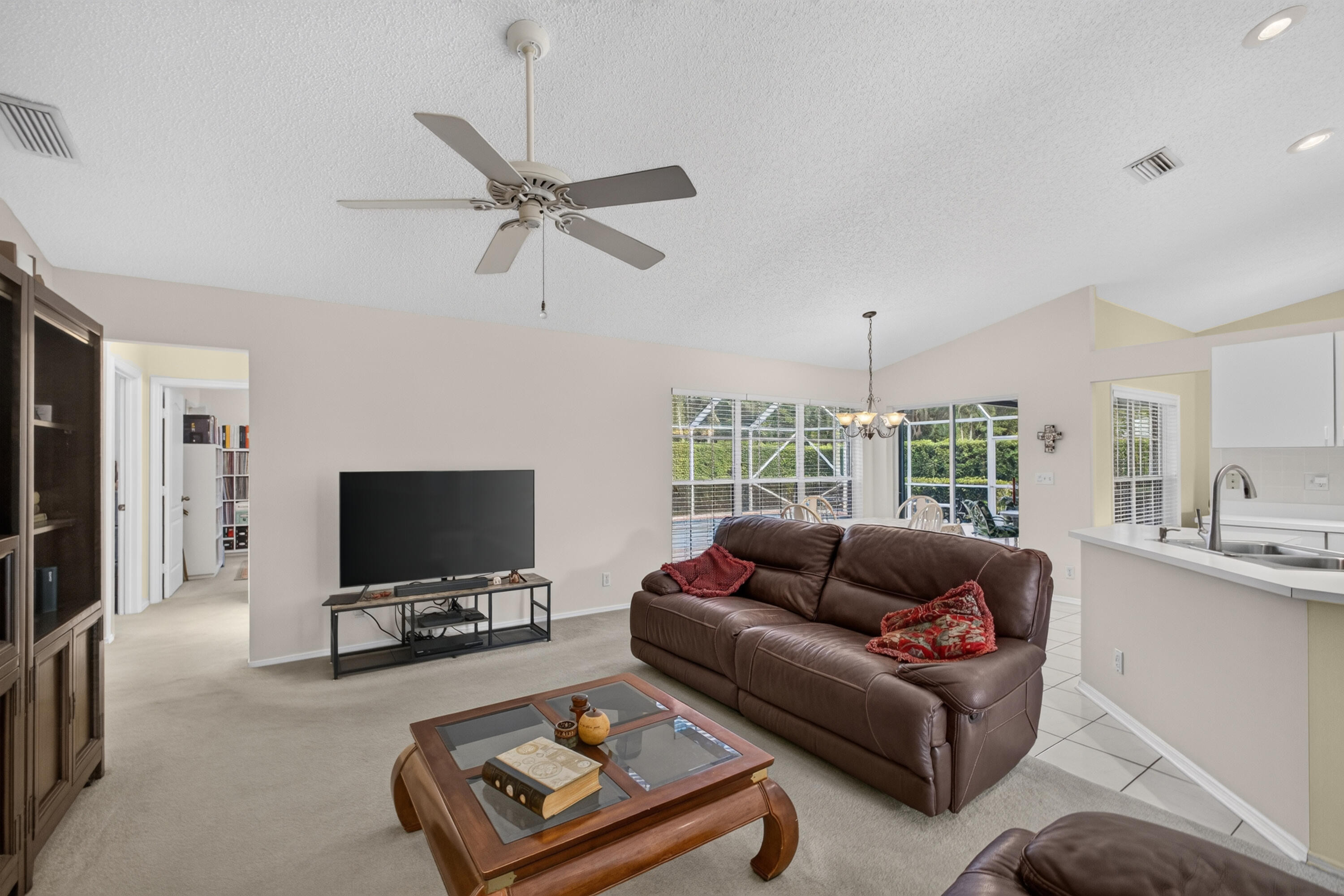 1011 Woodfield Circle Property Photo 27