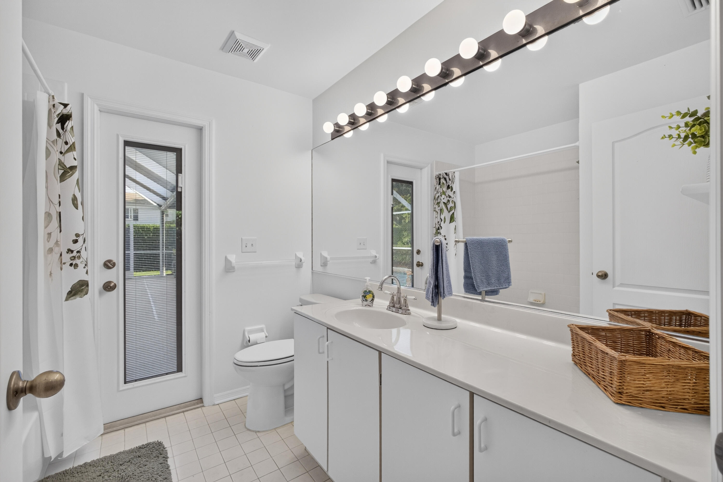 1011 Woodfield Circle Property Photo 34