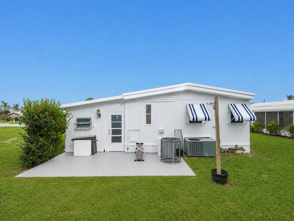 385 Ne Jade Circle Property Photo 32