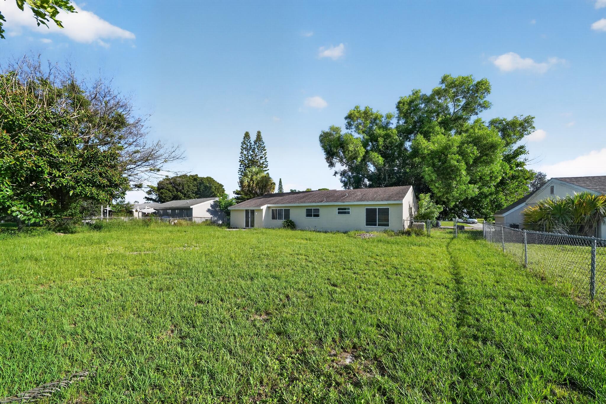 230 Sw Cherryhill Road Property Photo 32