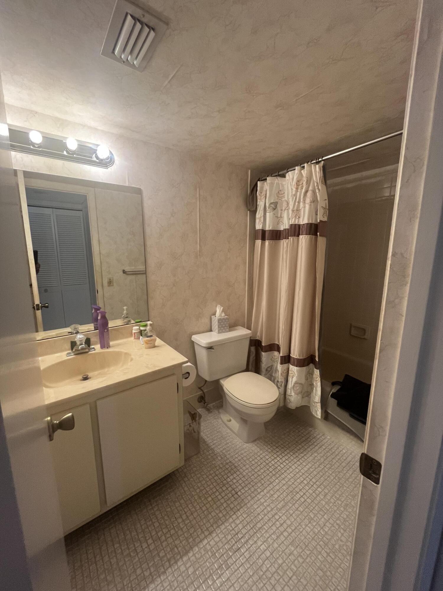 7006 Huntington Lane #302 Property Photo 16