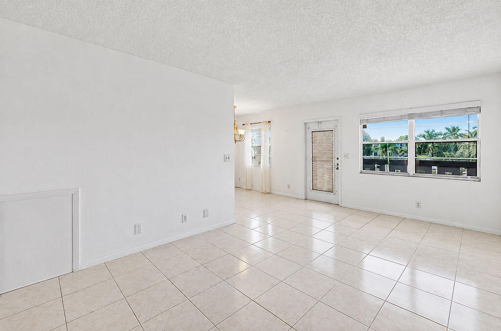 3026 Rexford B Property Photo 4