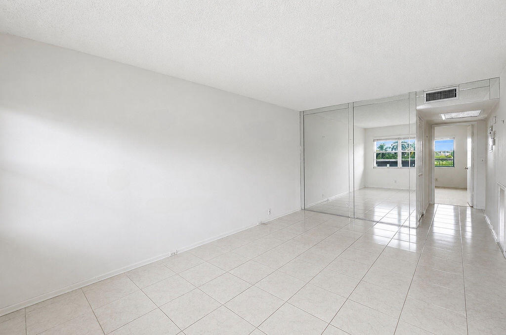 3026 Rexford B Property Photo 5