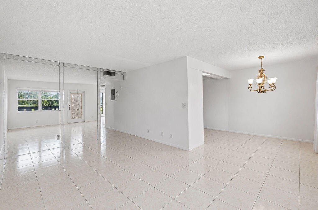 3026 Rexford B Property Photo 6