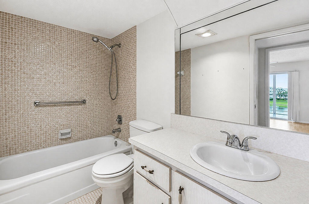 3026 Rexford B Property Photo 10