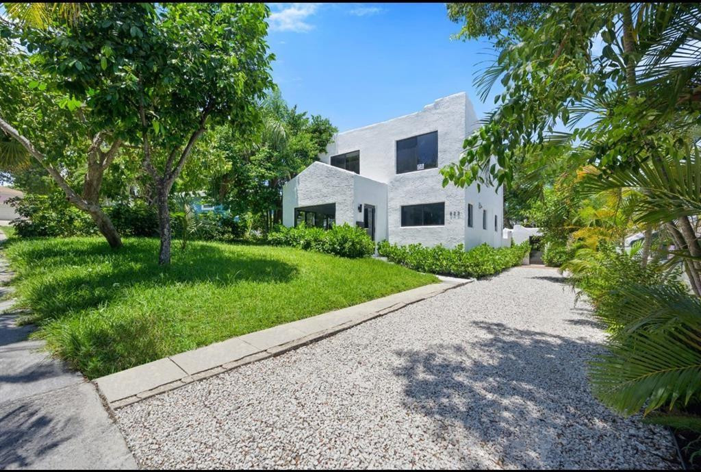 823 33rd Street Property Photo 1