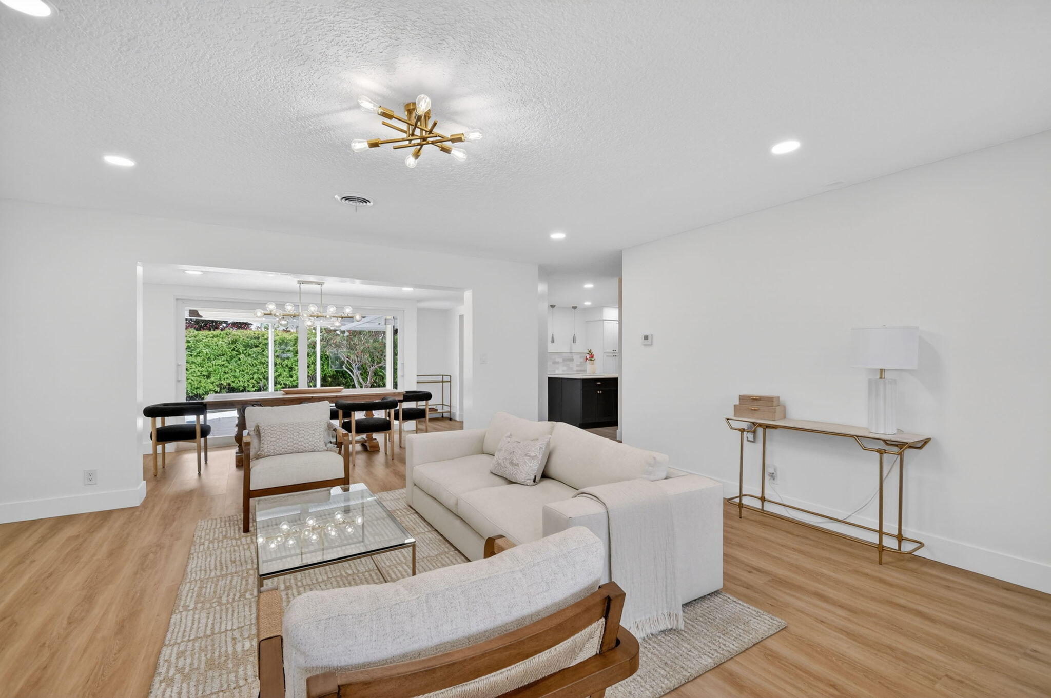 1221 Singer Drive Property Photo 9