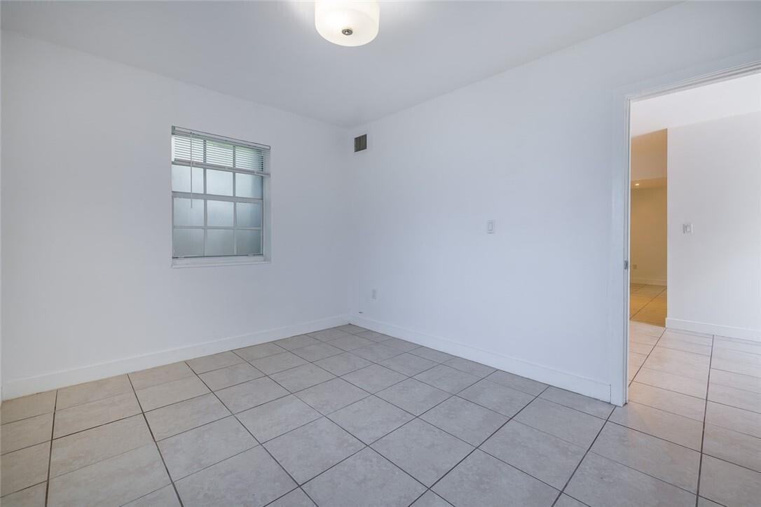 20 Ne 169th Street 1-2 Property Photo 16