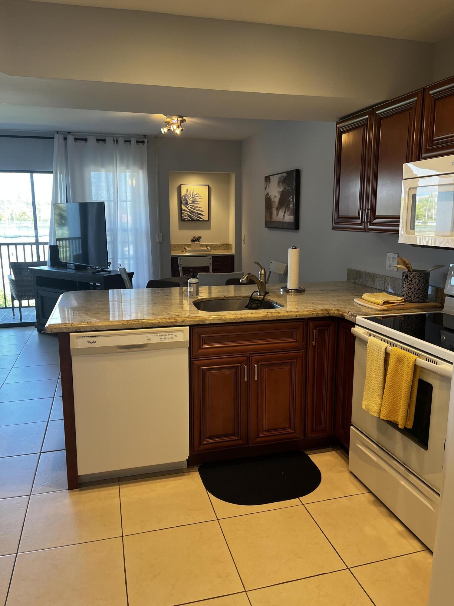 1605 Us-1 V4 203 Property Photo 6
