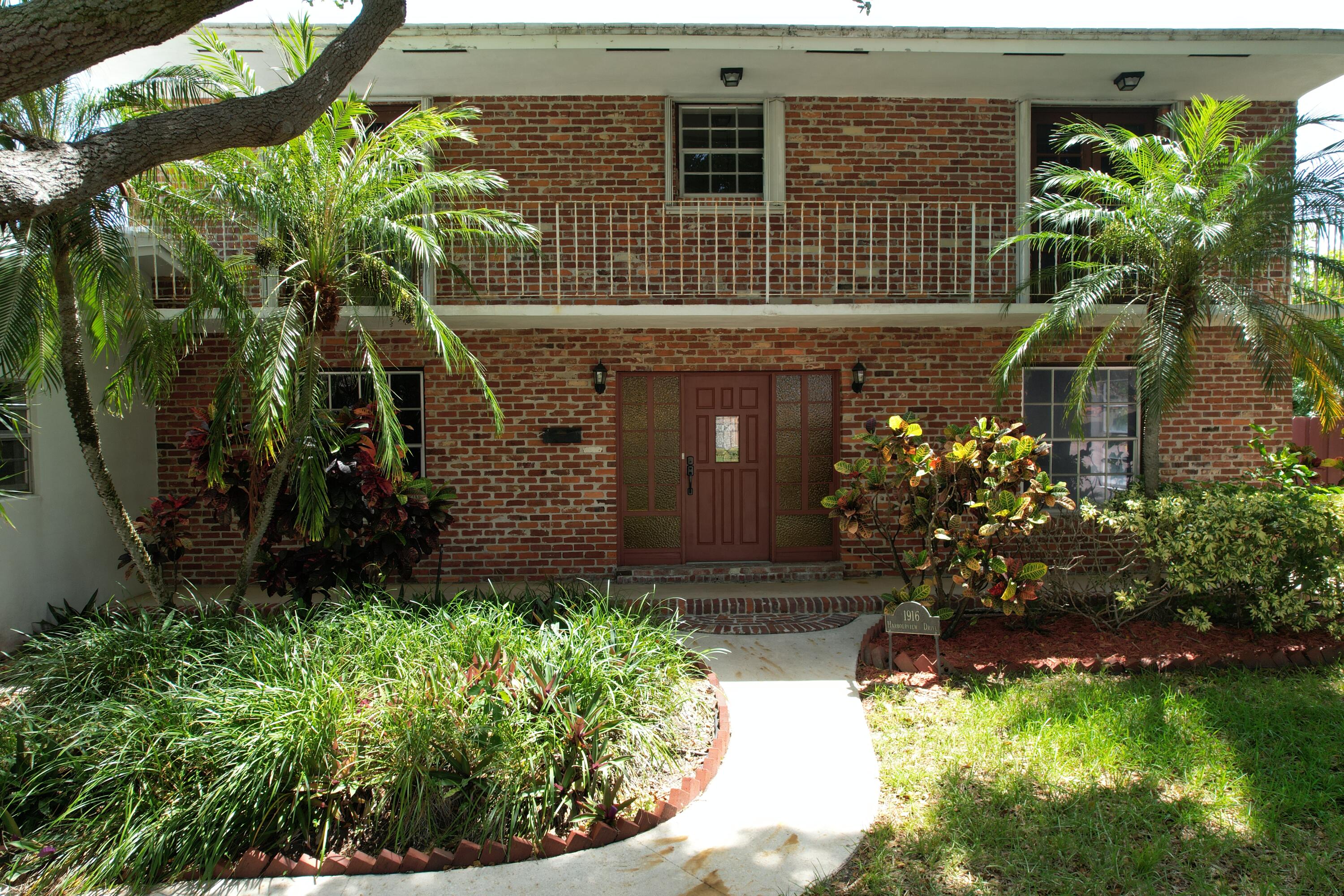 1916 Harbourview Drive Property Photo 5