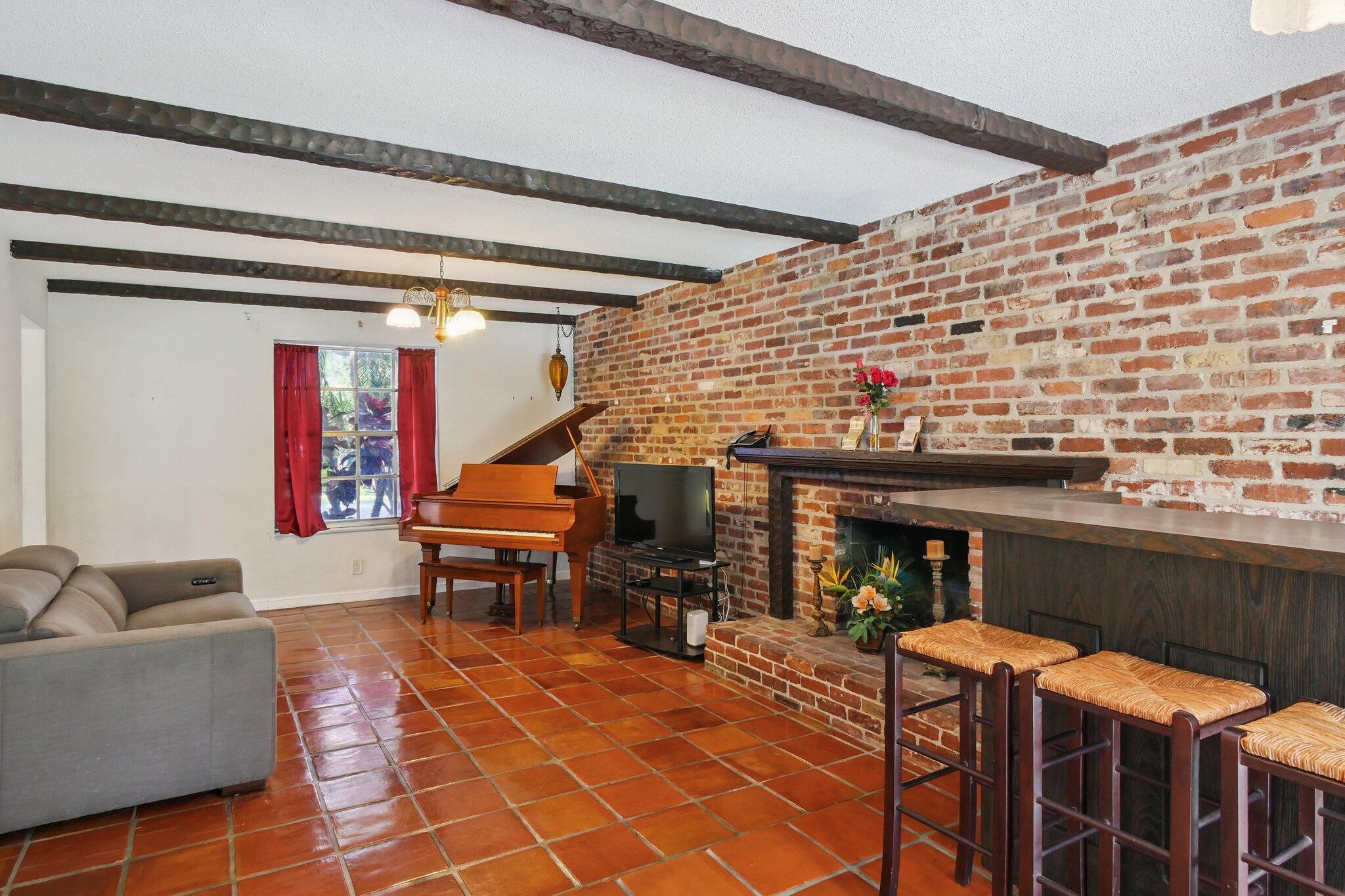 1916 Harbourview Drive Property Photo 8