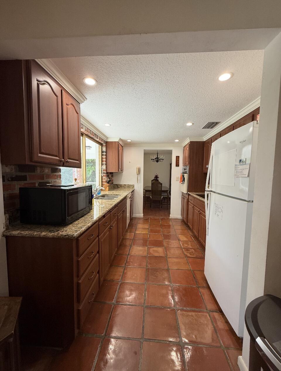1916 Harbourview Drive Property Photo 12