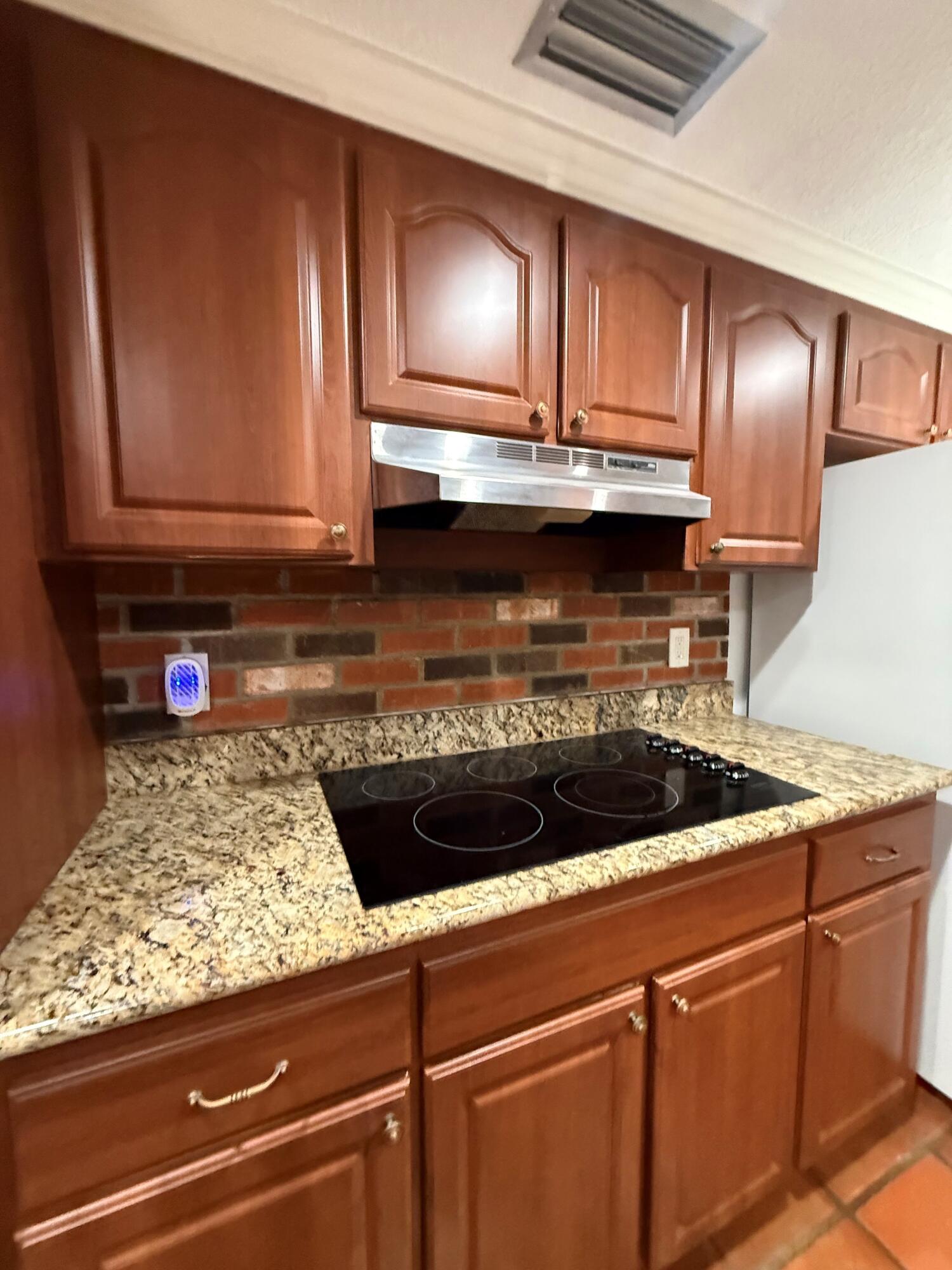 1916 Harbourview Drive Property Photo 16