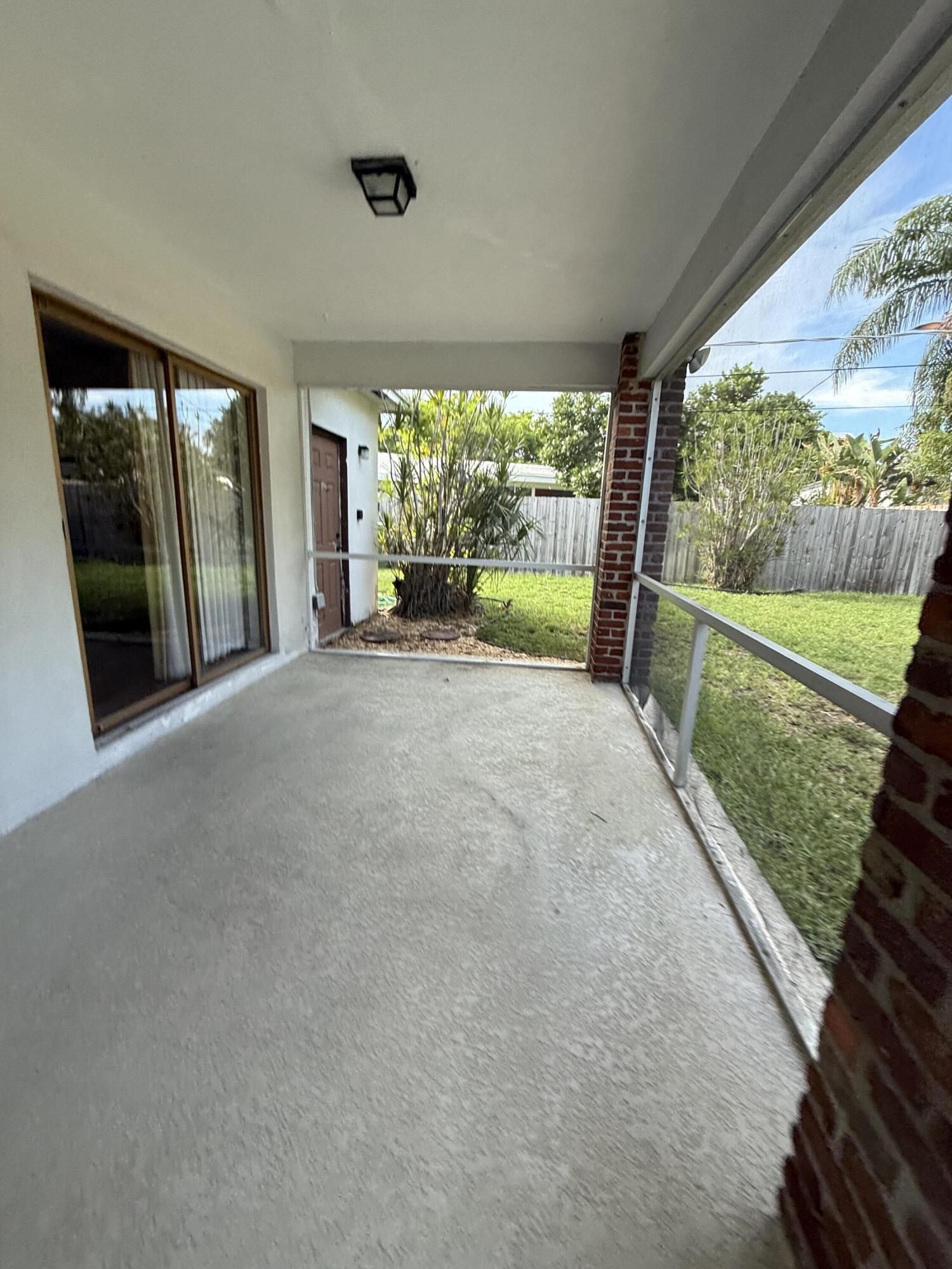 1916 Harbourview Drive Property Photo 22
