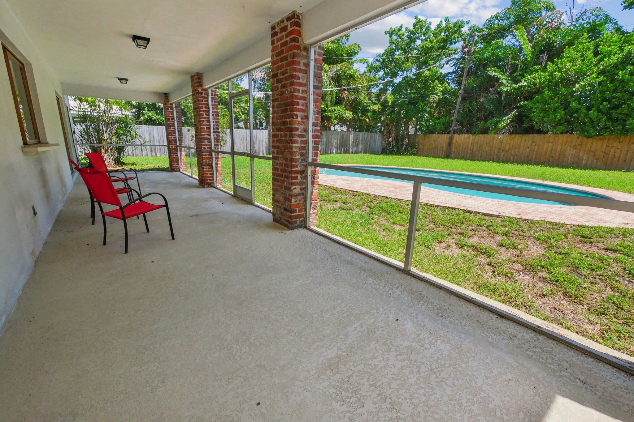 1916 Harbourview Drive Property Photo 23