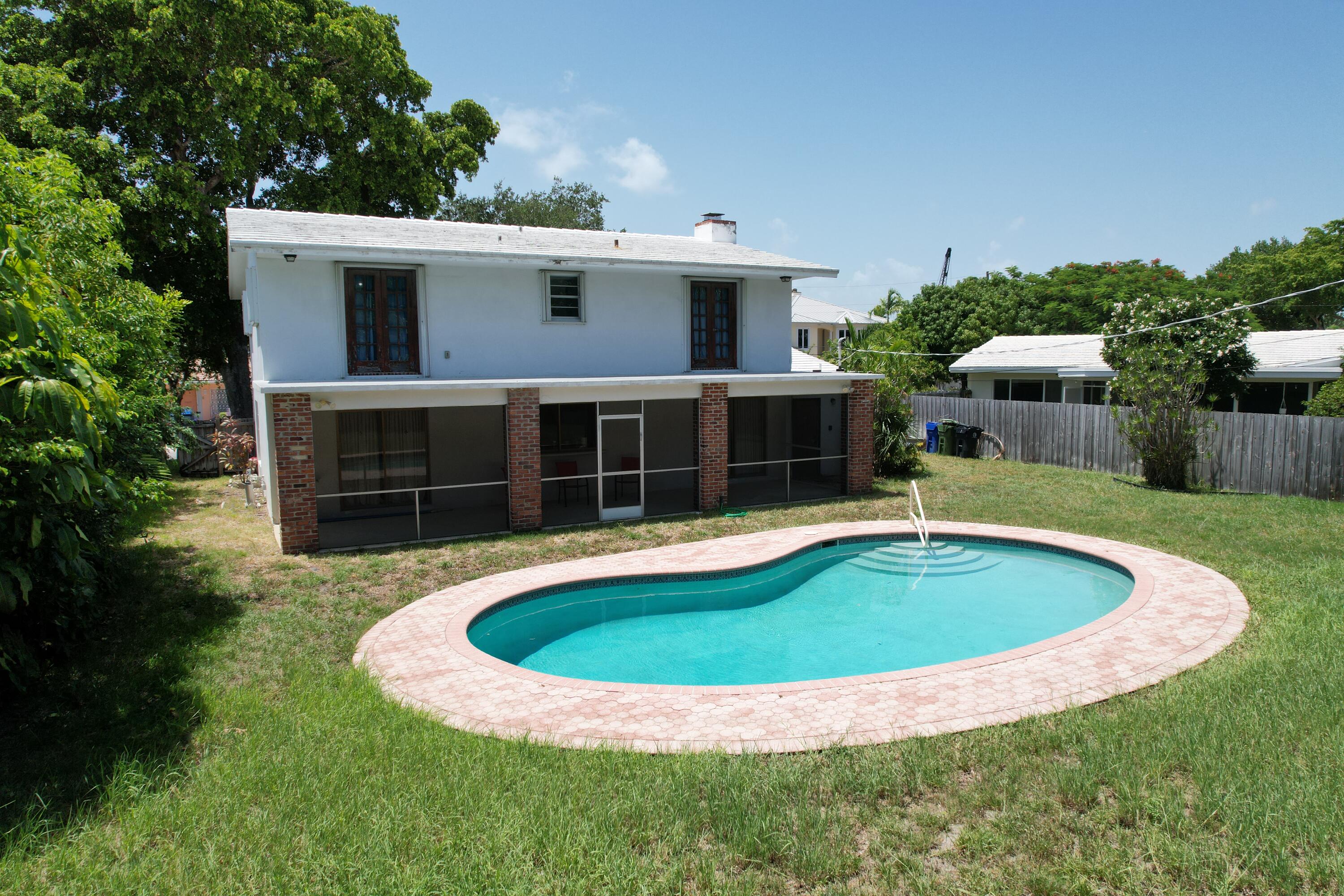 1916 Harbourview Drive Property Photo 24