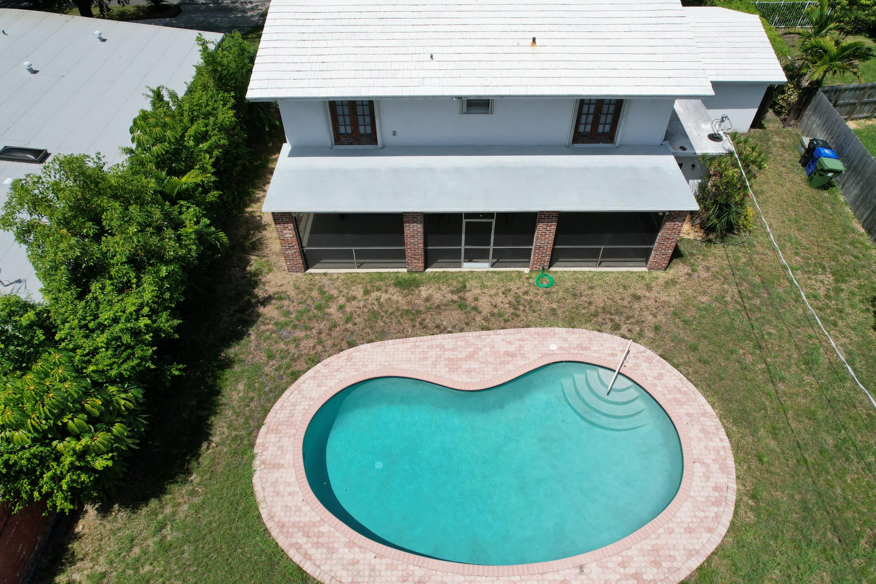 1916 Harbourview Drive Property Photo 27