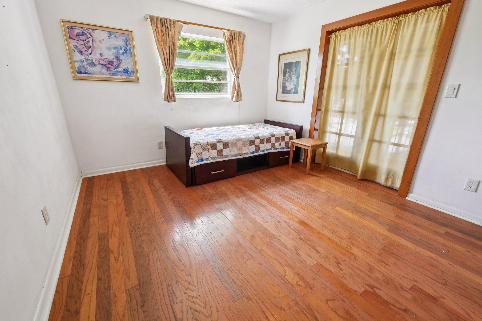 1916 Harbourview Drive Property Photo 30