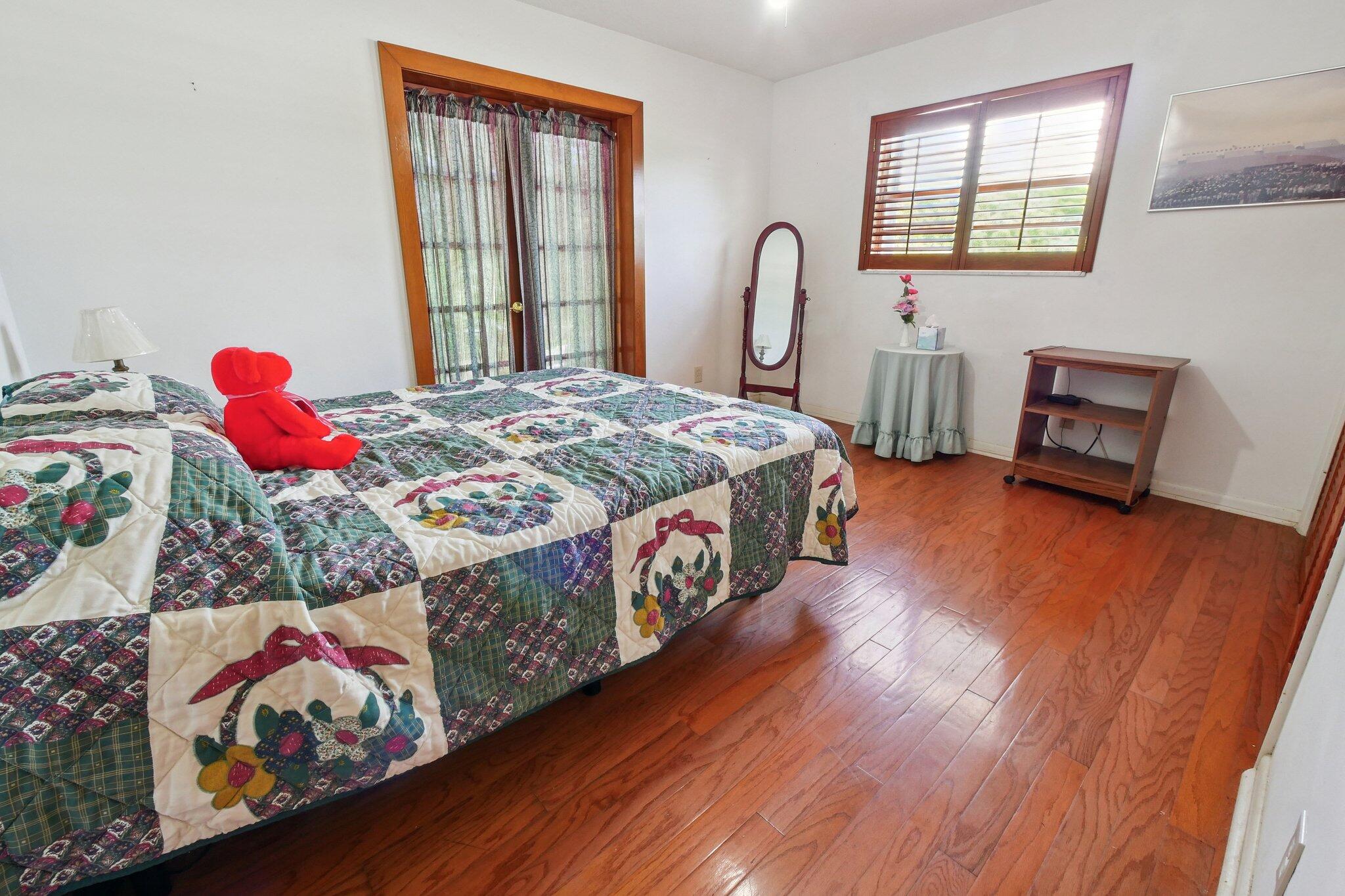 1916 Harbourview Drive Property Photo 31