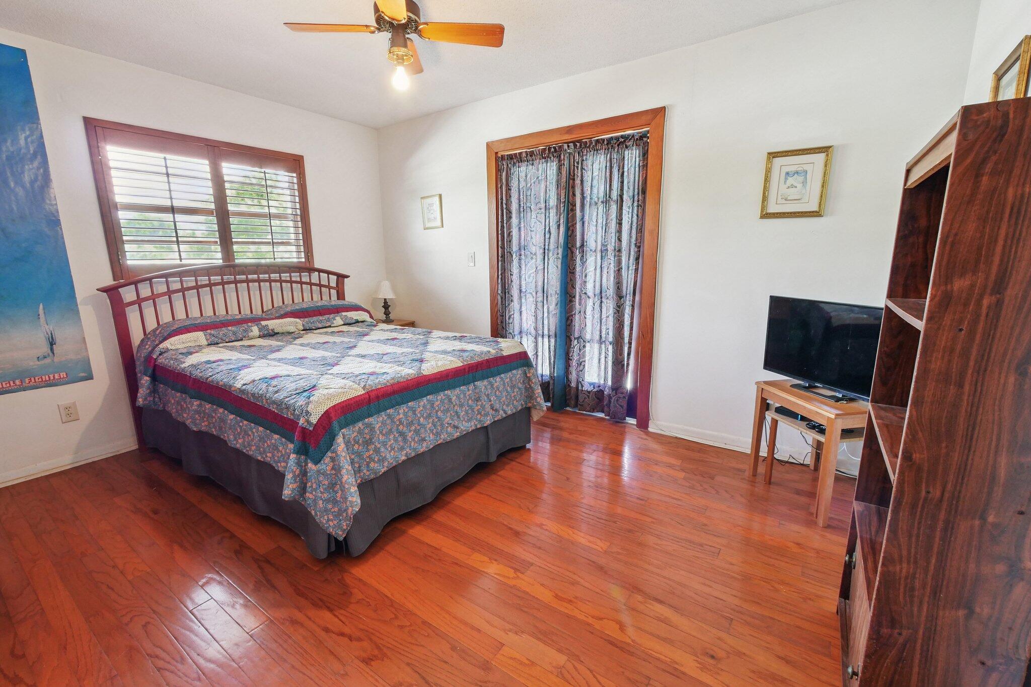 1916 Harbourview Drive Property Photo 33