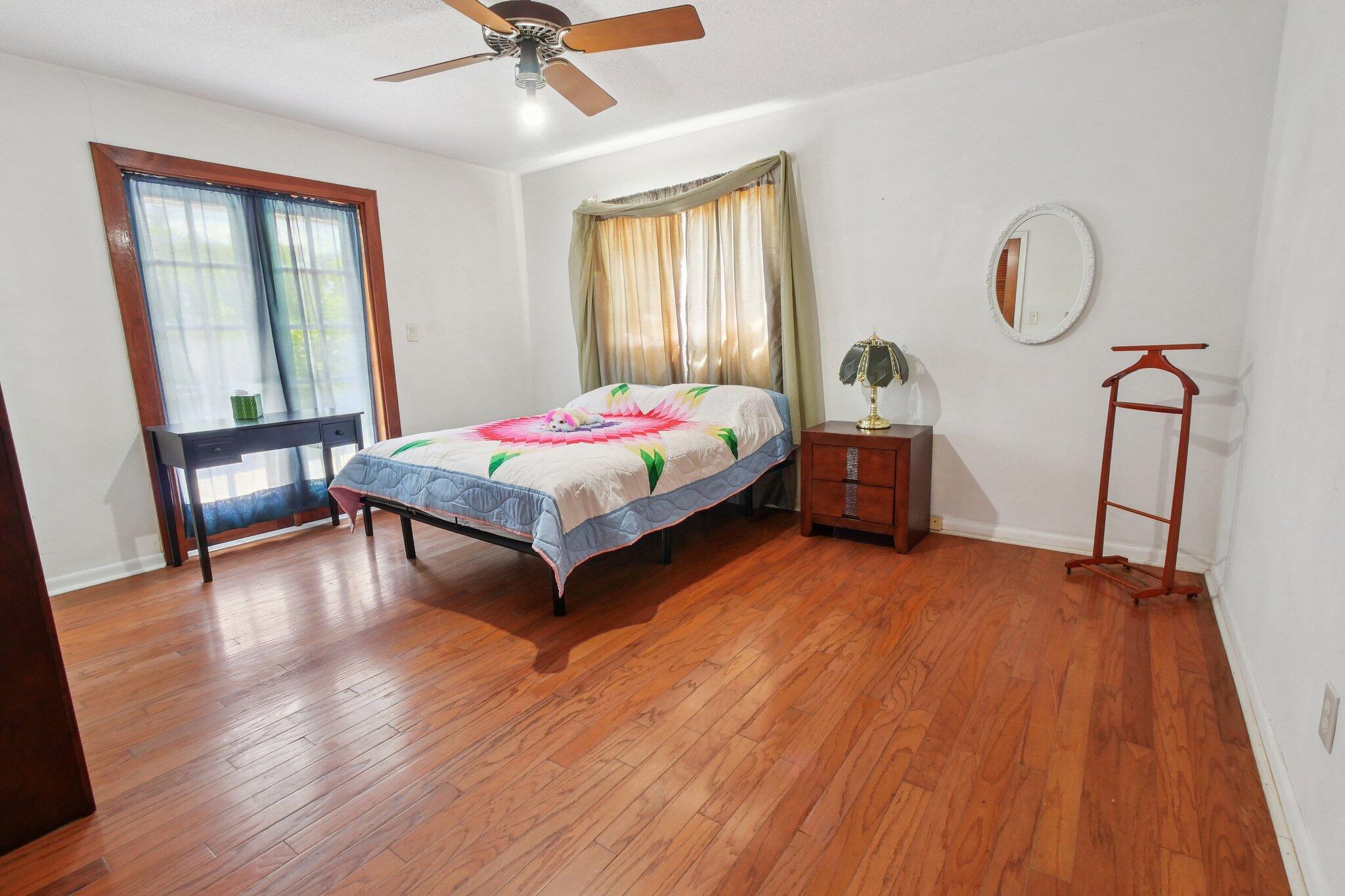 1916 Harbourview Drive Property Photo 37