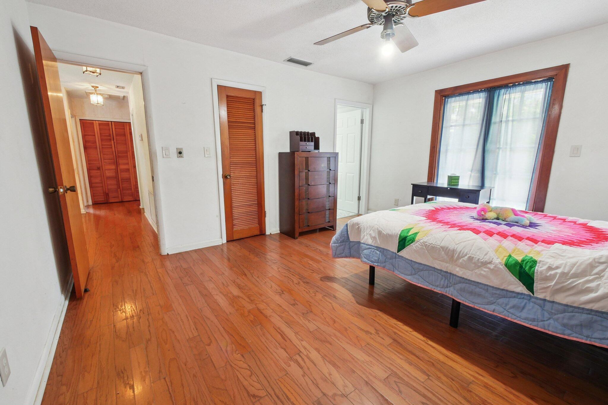 1916 Harbourview Drive Property Photo 38