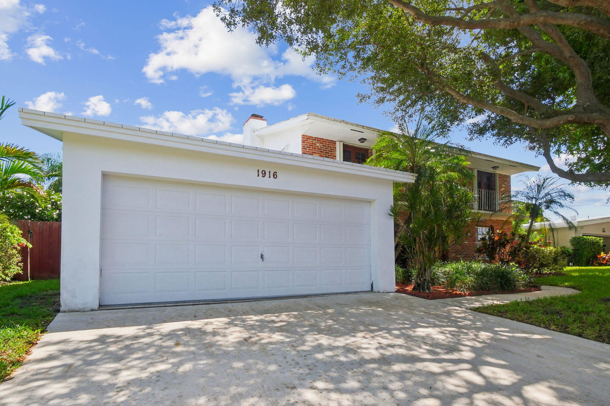 1916 Harbourview Drive Property Photo 40