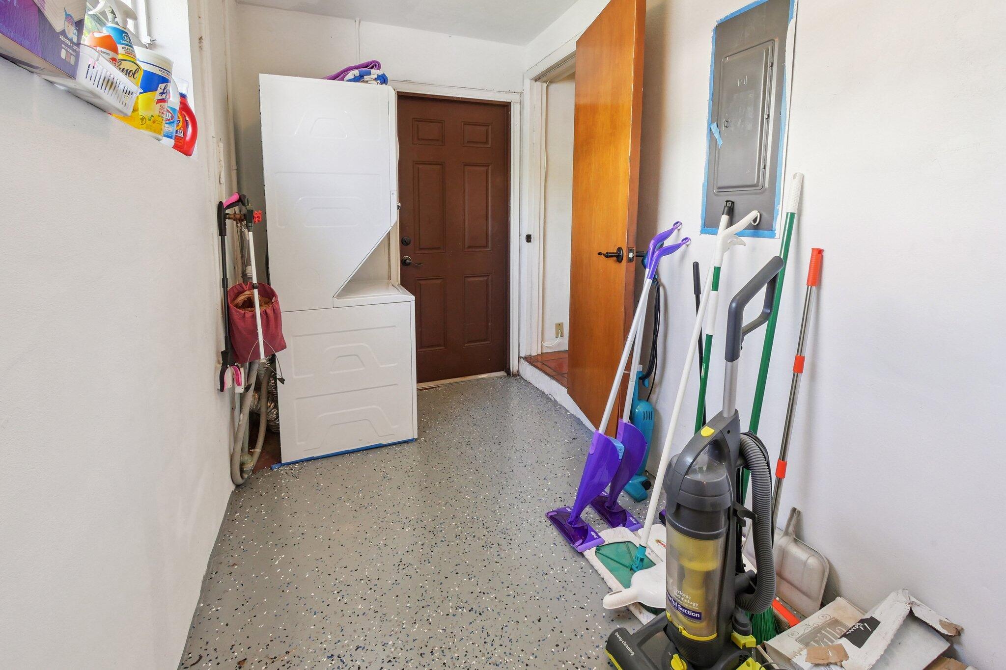 1916 Harbourview Drive Property Photo 41