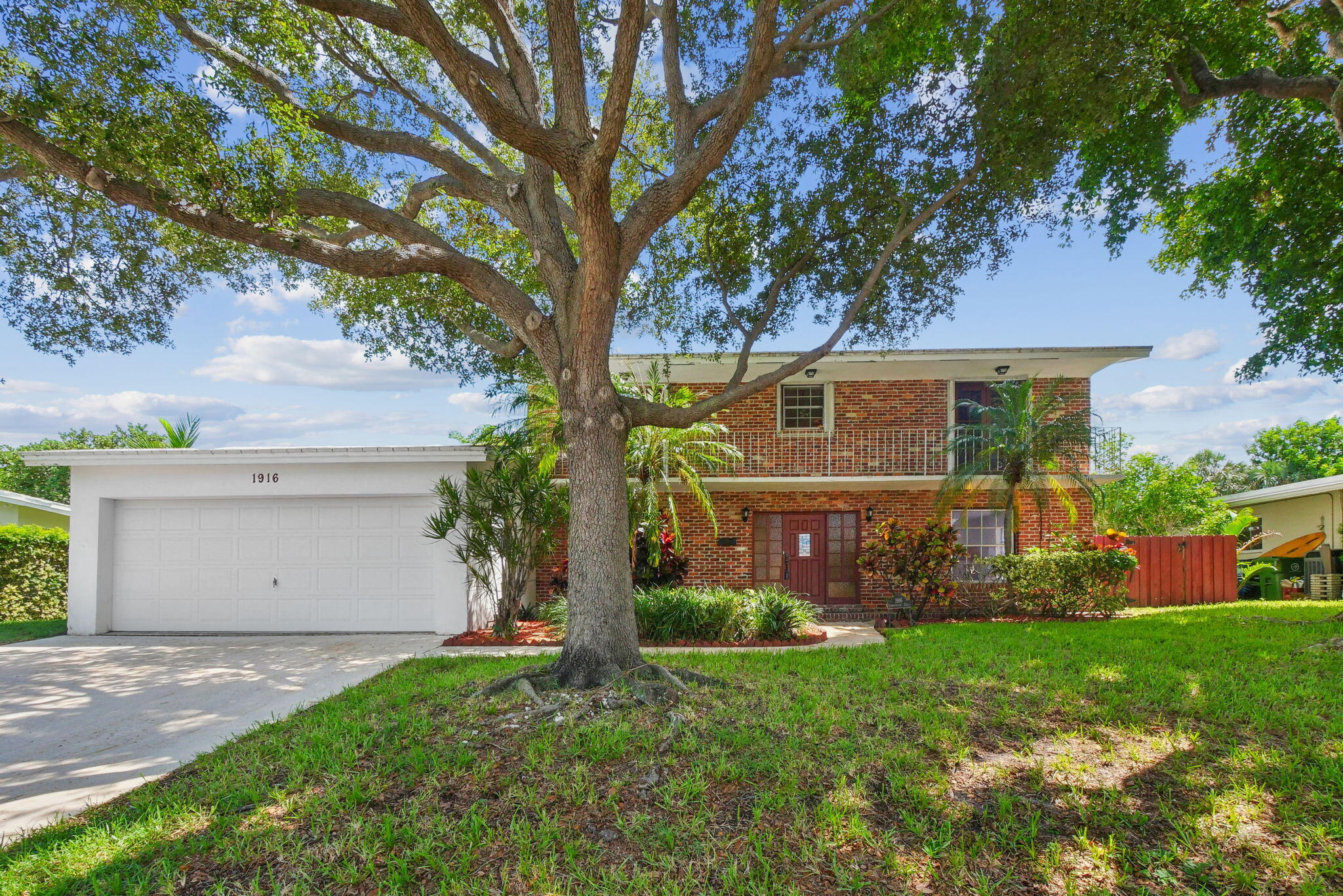 1916 Harbourview Drive Property Photo 42
