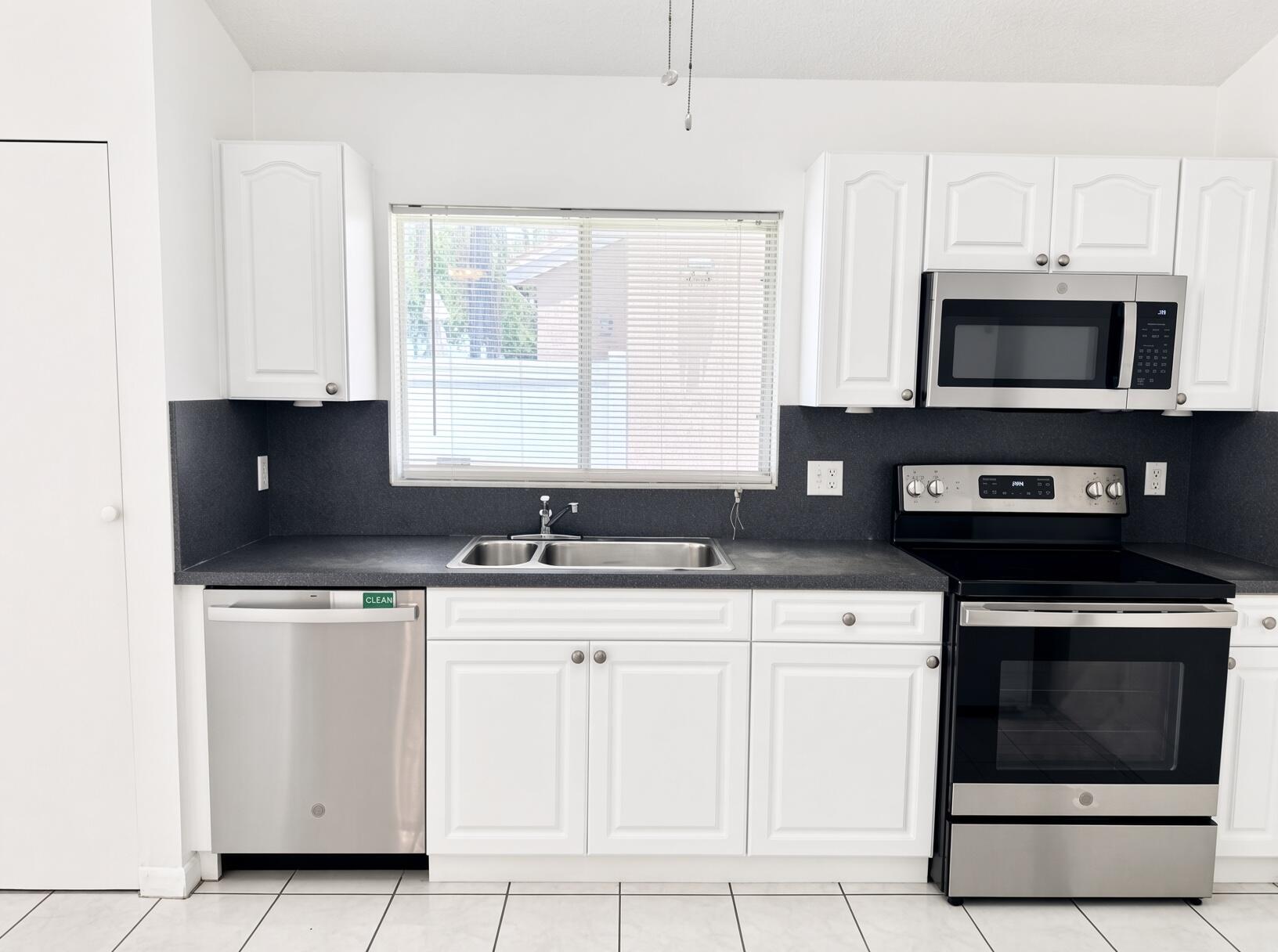 10160 Festival Way Property Photo 7