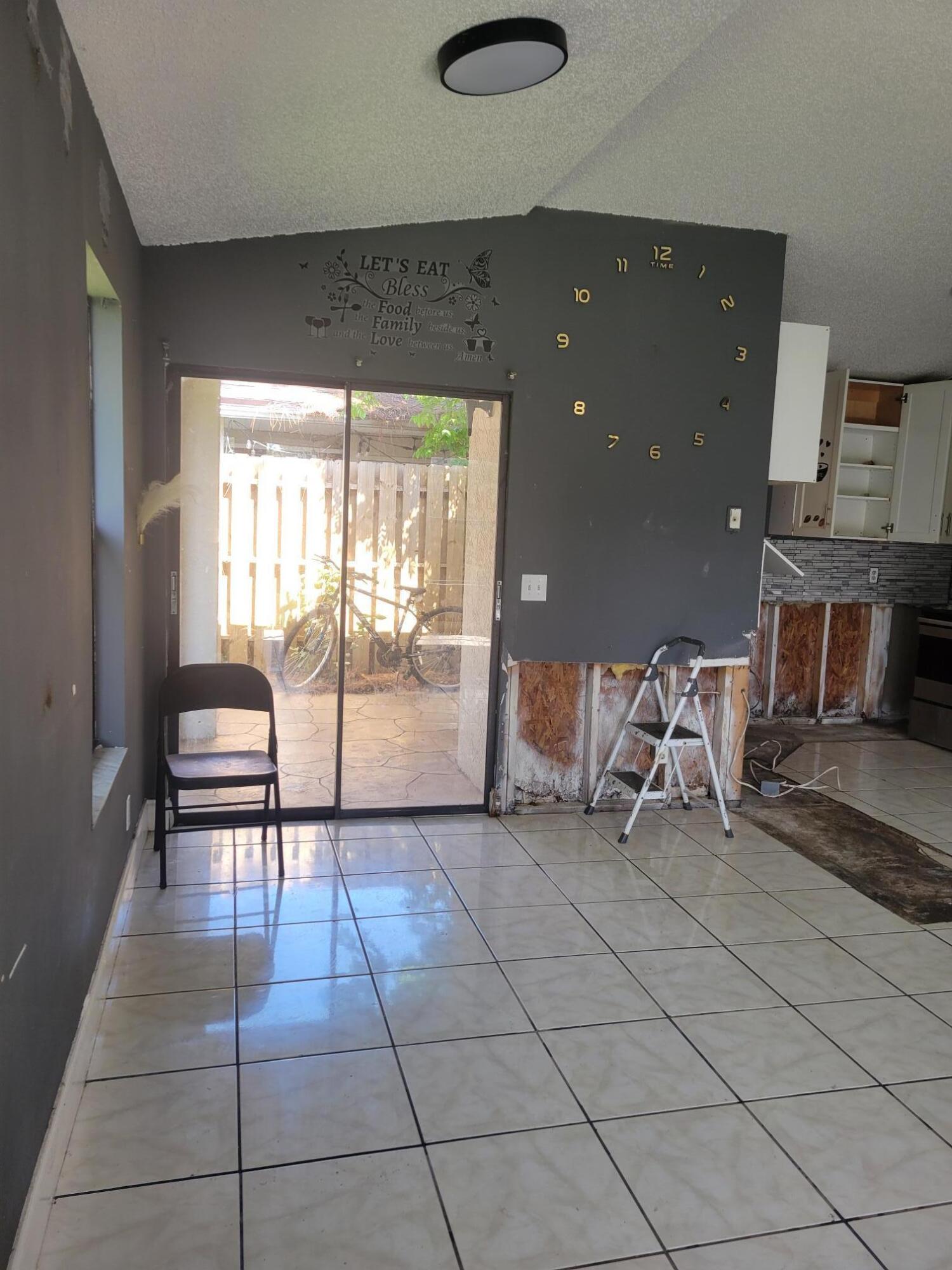2837 Stoneway Lane D Property Photo 3