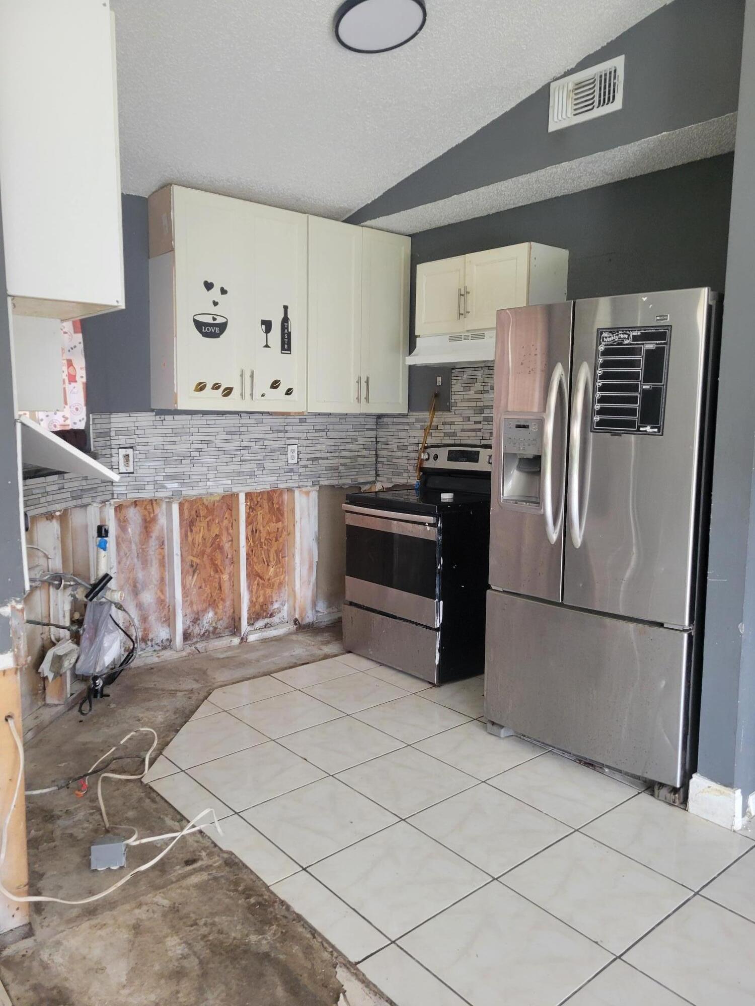 2837 Stoneway Lane D Property Photo 6