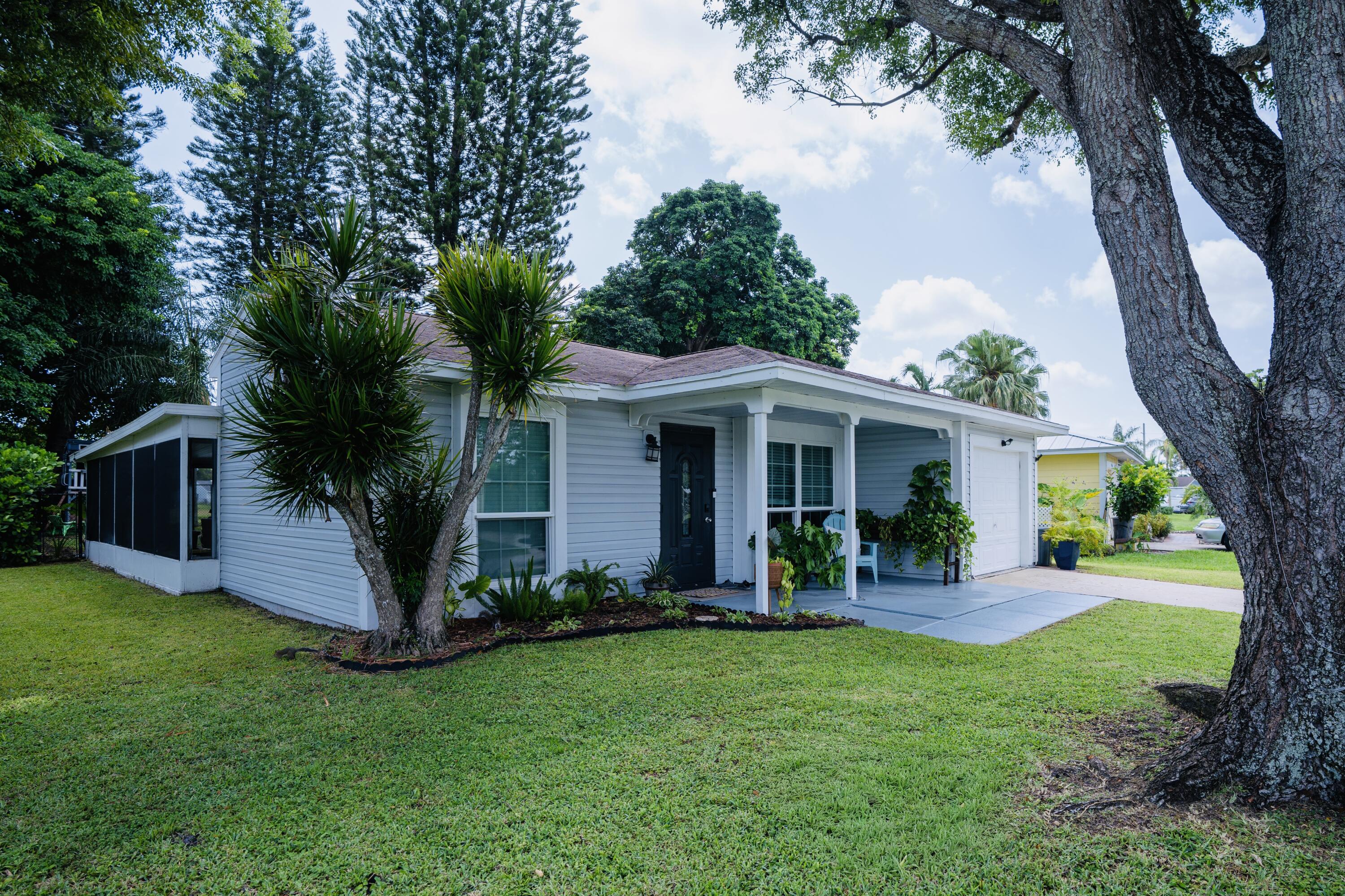 9060 Chrysanthemum Drive Property Photo 2